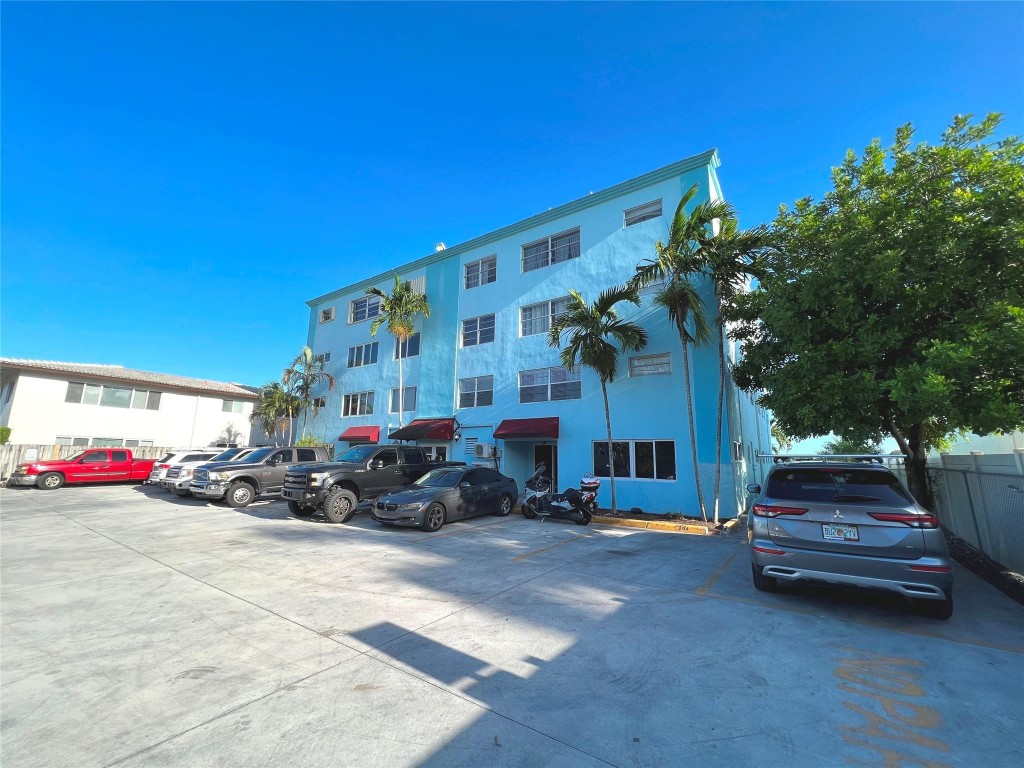 SOMMERSET CONDOMINIUMS - Residential