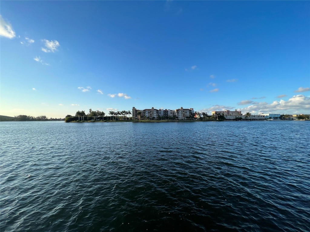 SOMMERSET CONDOMINIUMS - Residential