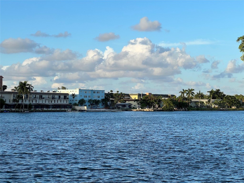 SOMMERSET CONDOMINIUMS - Residential