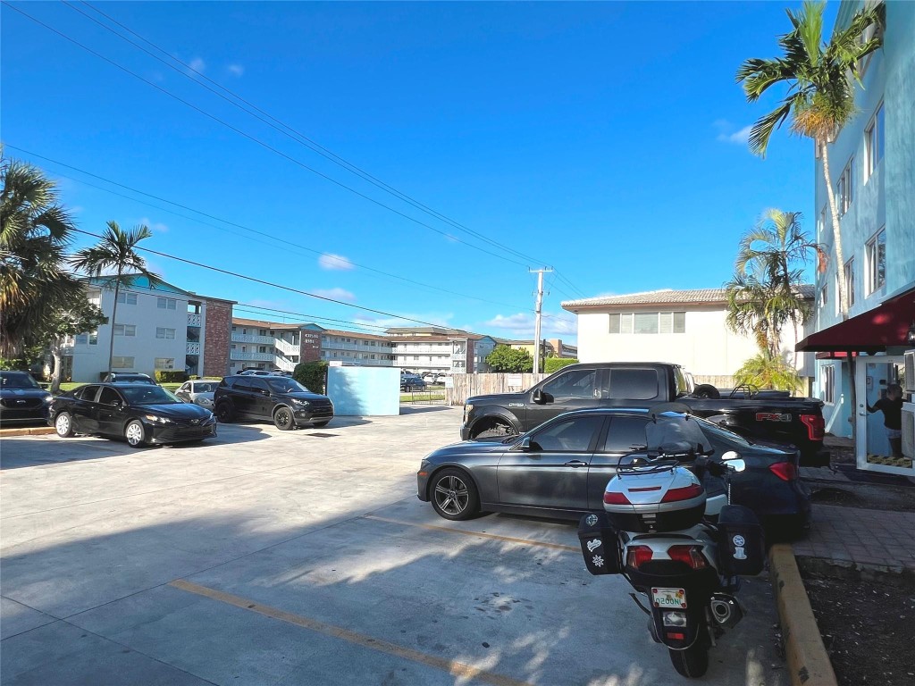 SOMMERSET CONDOMINIUMS - Residential