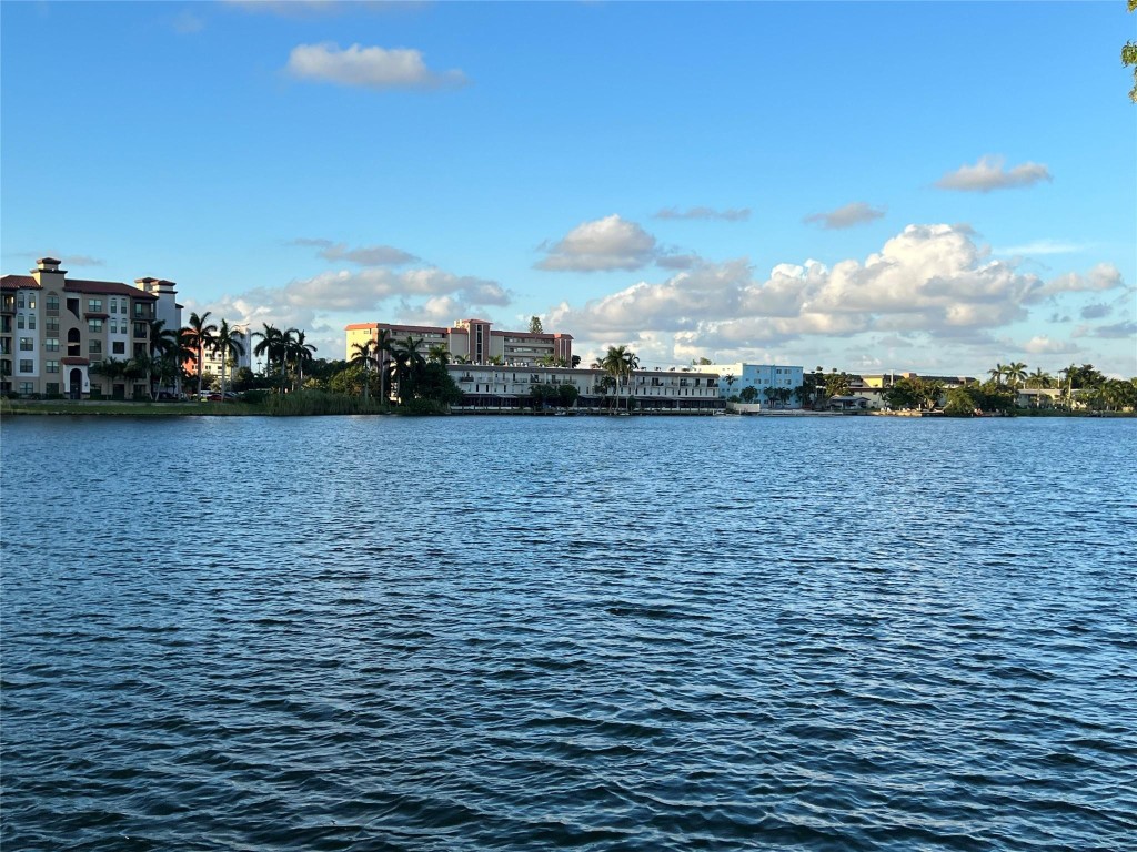 SOMMERSET CONDOMINIUMS - Residential