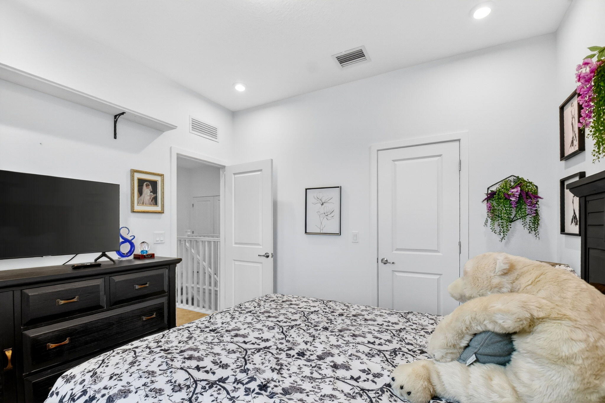 FOREST OAKS - Residential