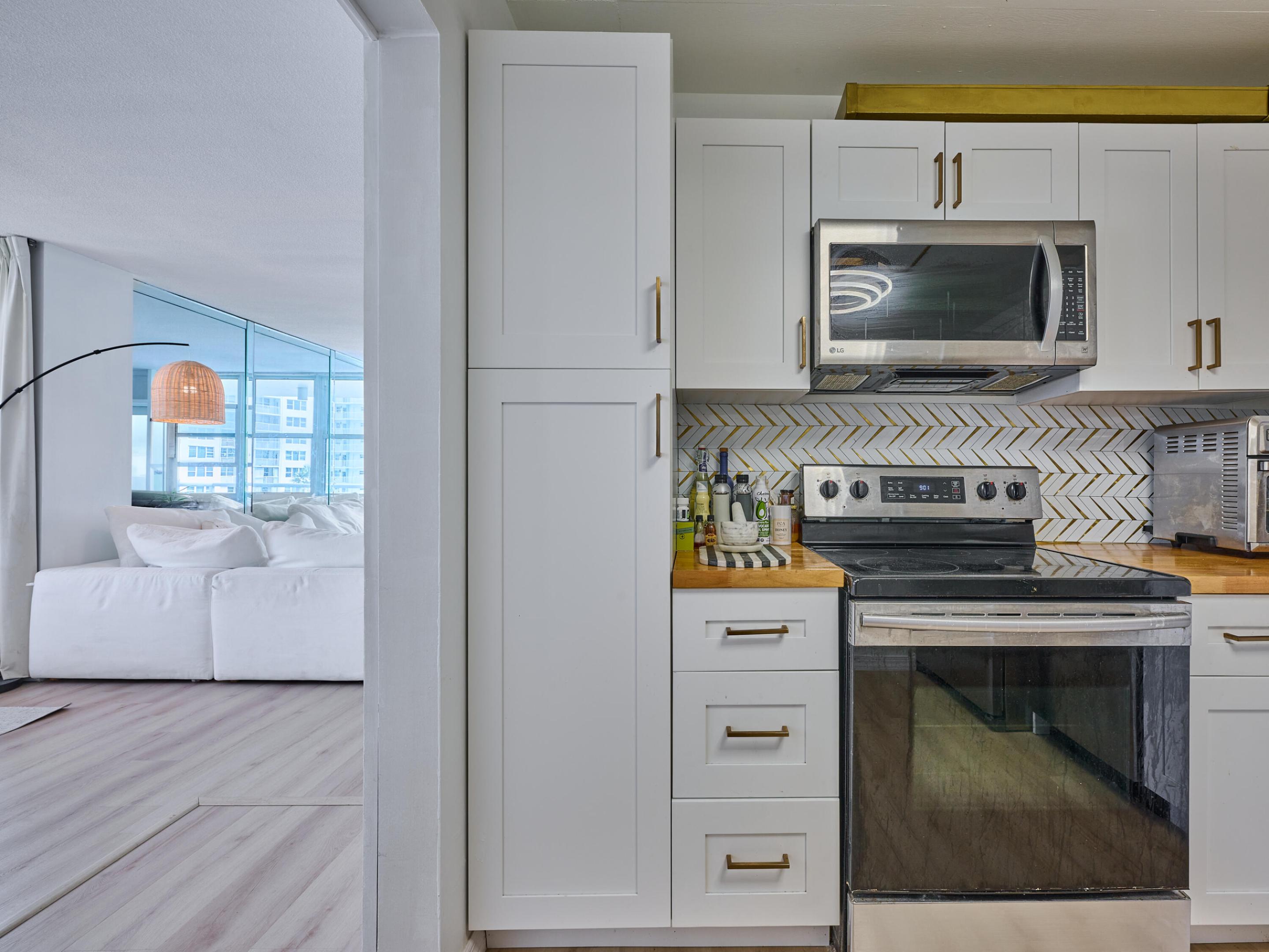 NASSAU HOUSE CONDOMINIUM - Residential