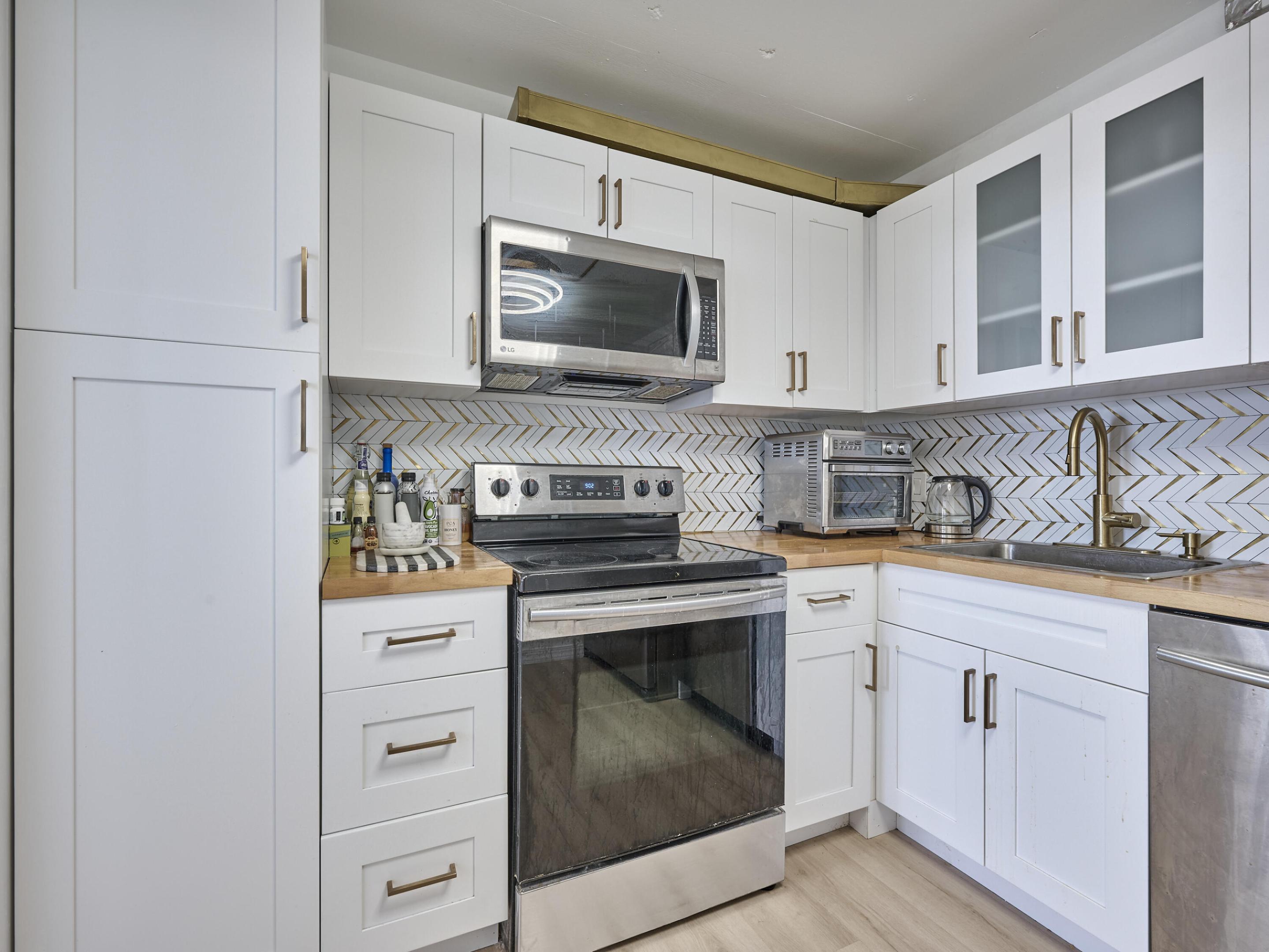 NASSAU HOUSE CONDOMINIUM - Residential