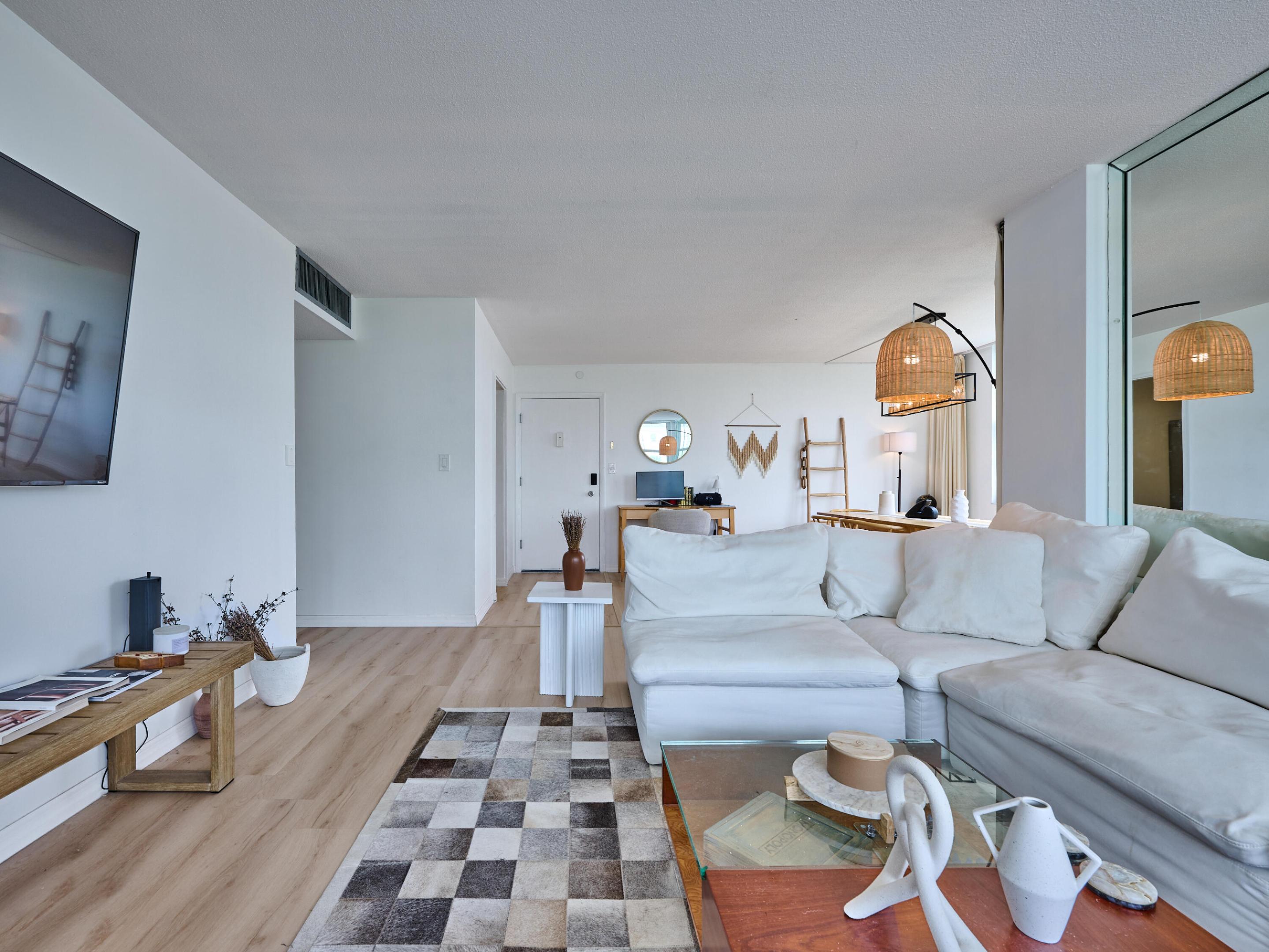 NASSAU HOUSE CONDOMINIUM - Residential