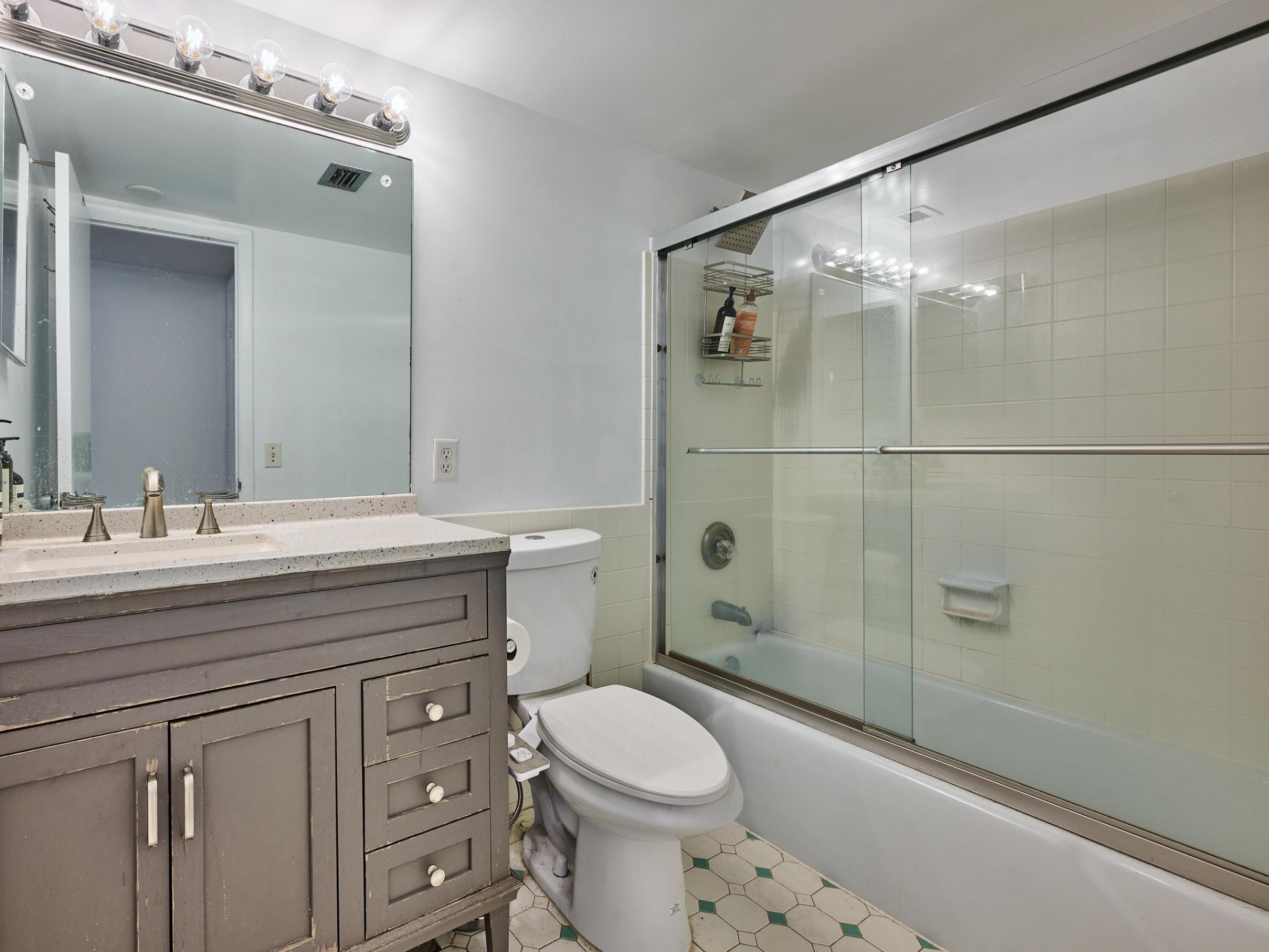 NASSAU HOUSE CONDOMINIUM - Residential