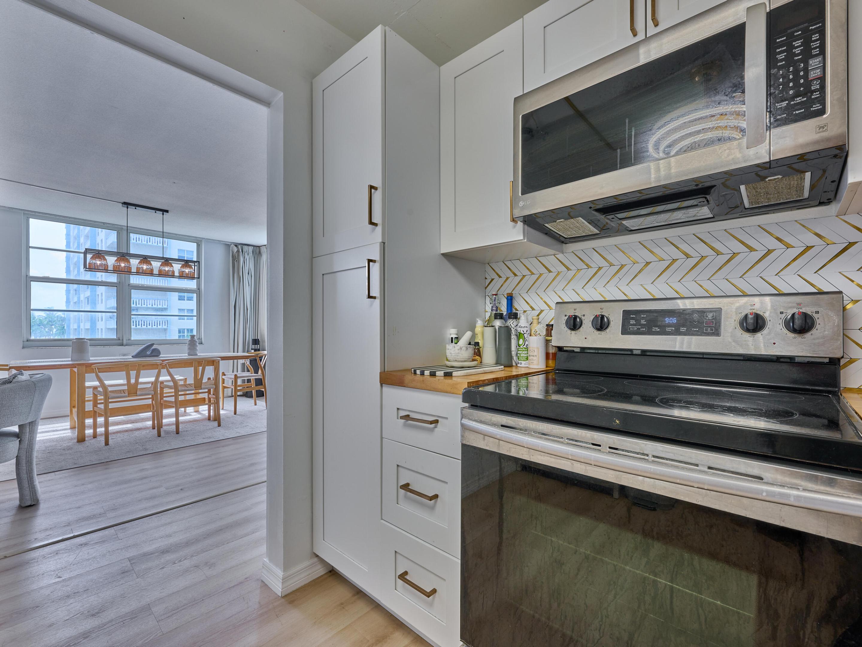 NASSAU HOUSE CONDOMINIUM - Residential