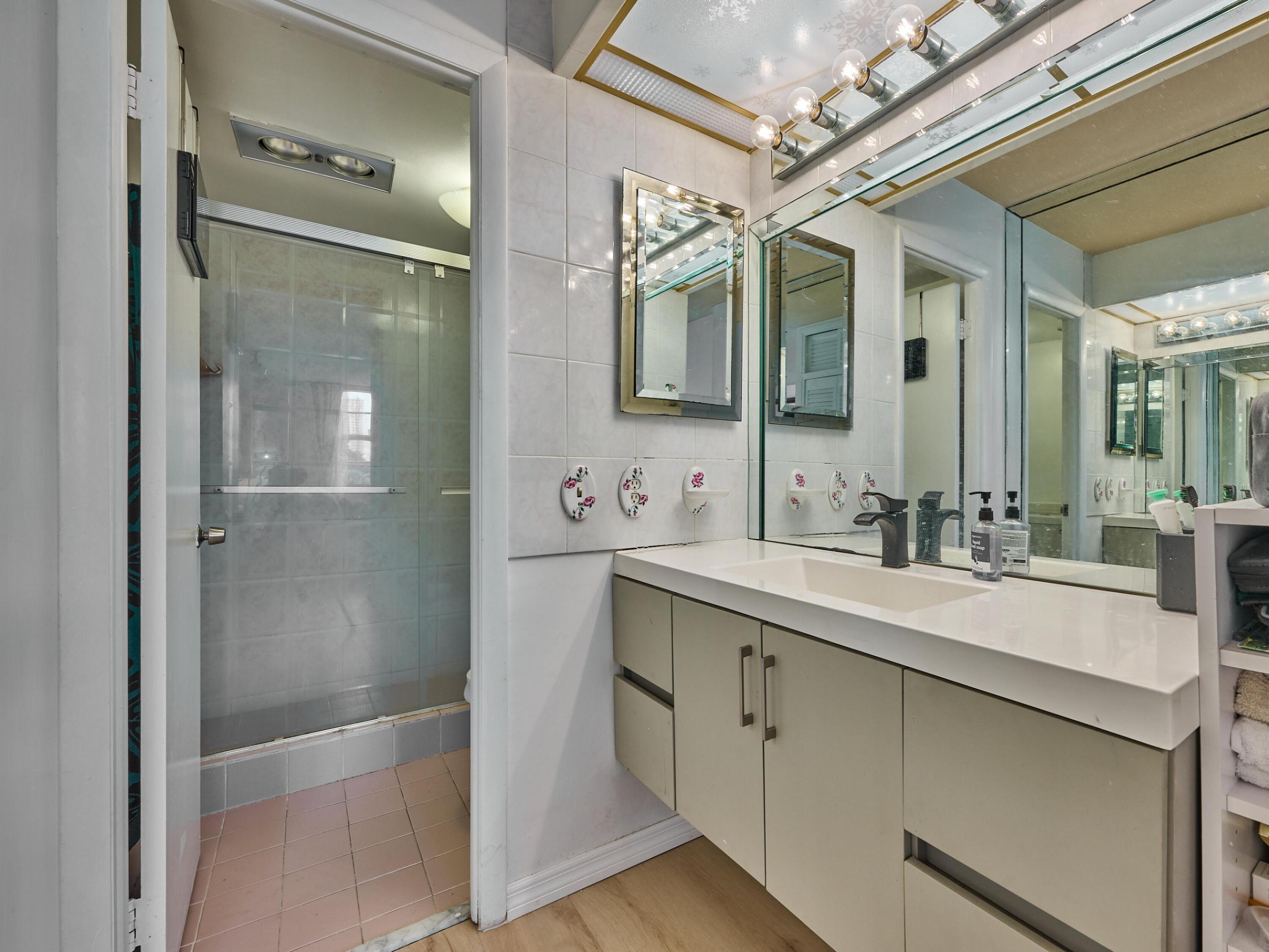 NASSAU HOUSE CONDOMINIUM - Residential