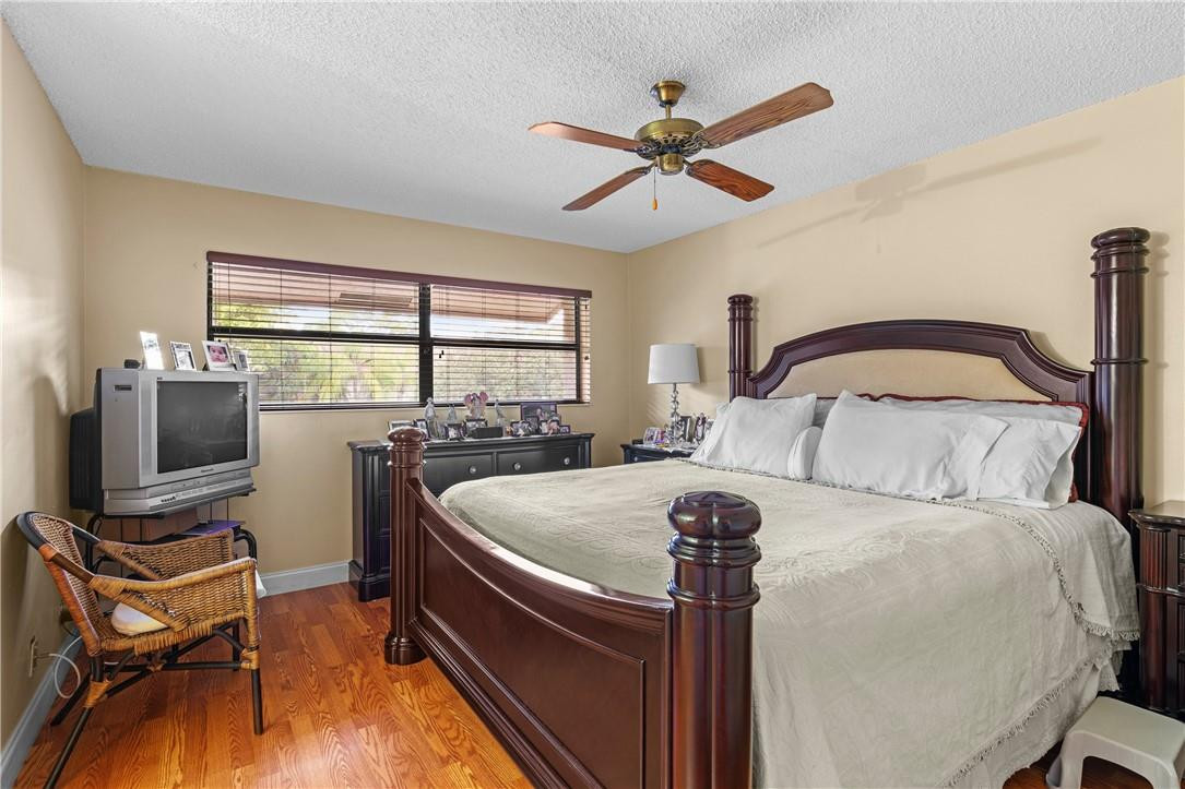 POND APPLE PLACE III CONDO - Residential