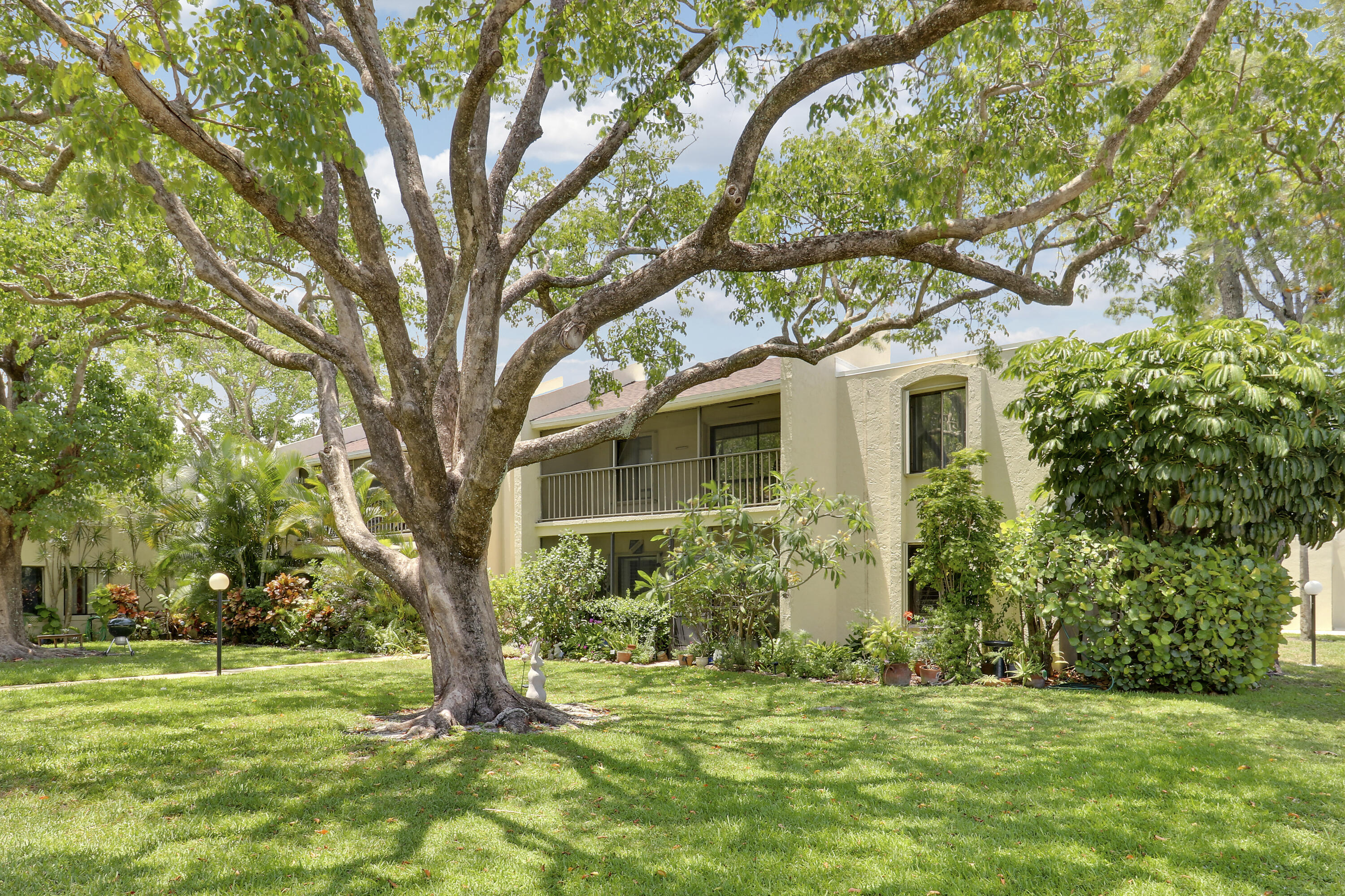 PINES OF JUPITER/TEQUESTA CONDO - Residential Lease