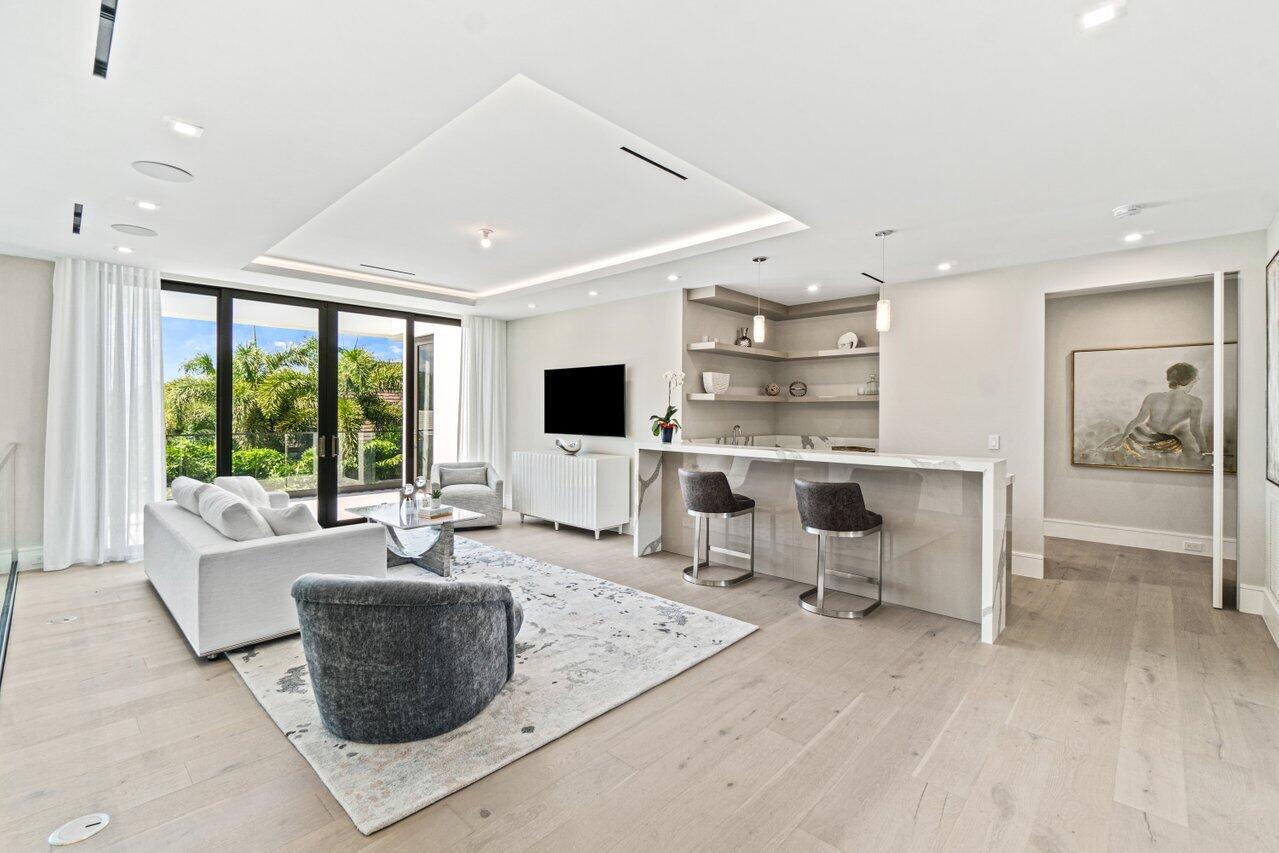 ROYAL PALM YACHT & COUNTRY CLUB - Residential