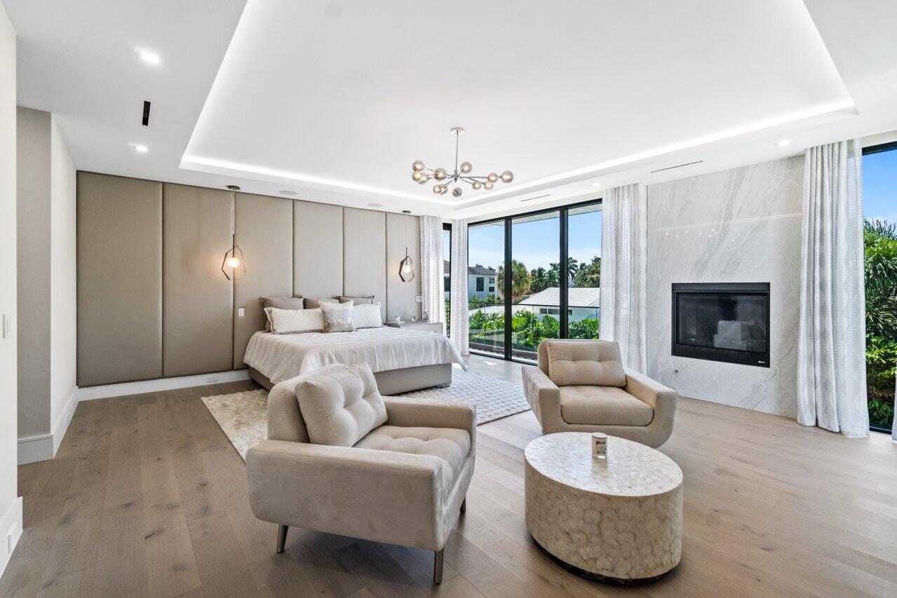ROYAL PALM YACHT & COUNTRY CLUB - Residential