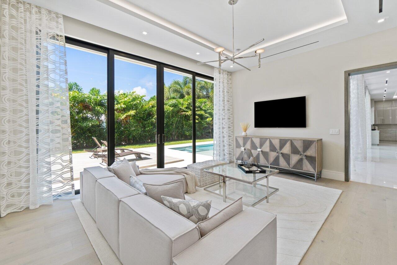 ROYAL PALM YACHT & COUNTRY CLUB - Residential