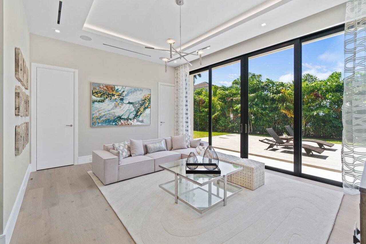 ROYAL PALM YACHT & COUNTRY CLUB - Residential