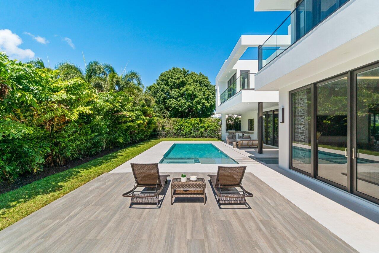 ROYAL PALM YACHT & COUNTRY CLUB - Residential