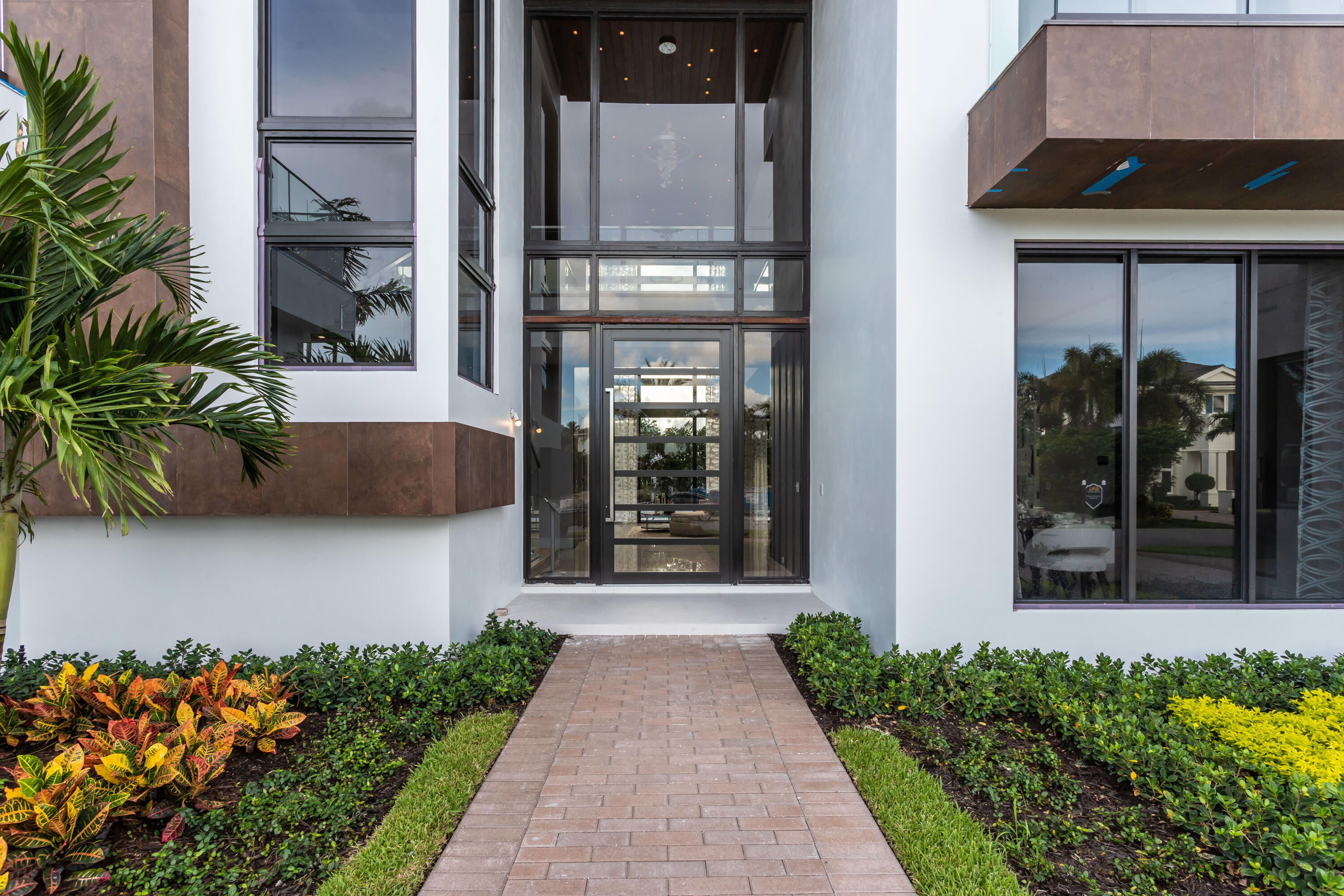 ROYAL PALM YACHT & COUNTRY CLUB - Residential