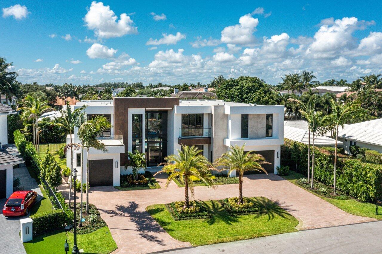 ROYAL PALM YACHT & COUNTRY CLUB - Residential