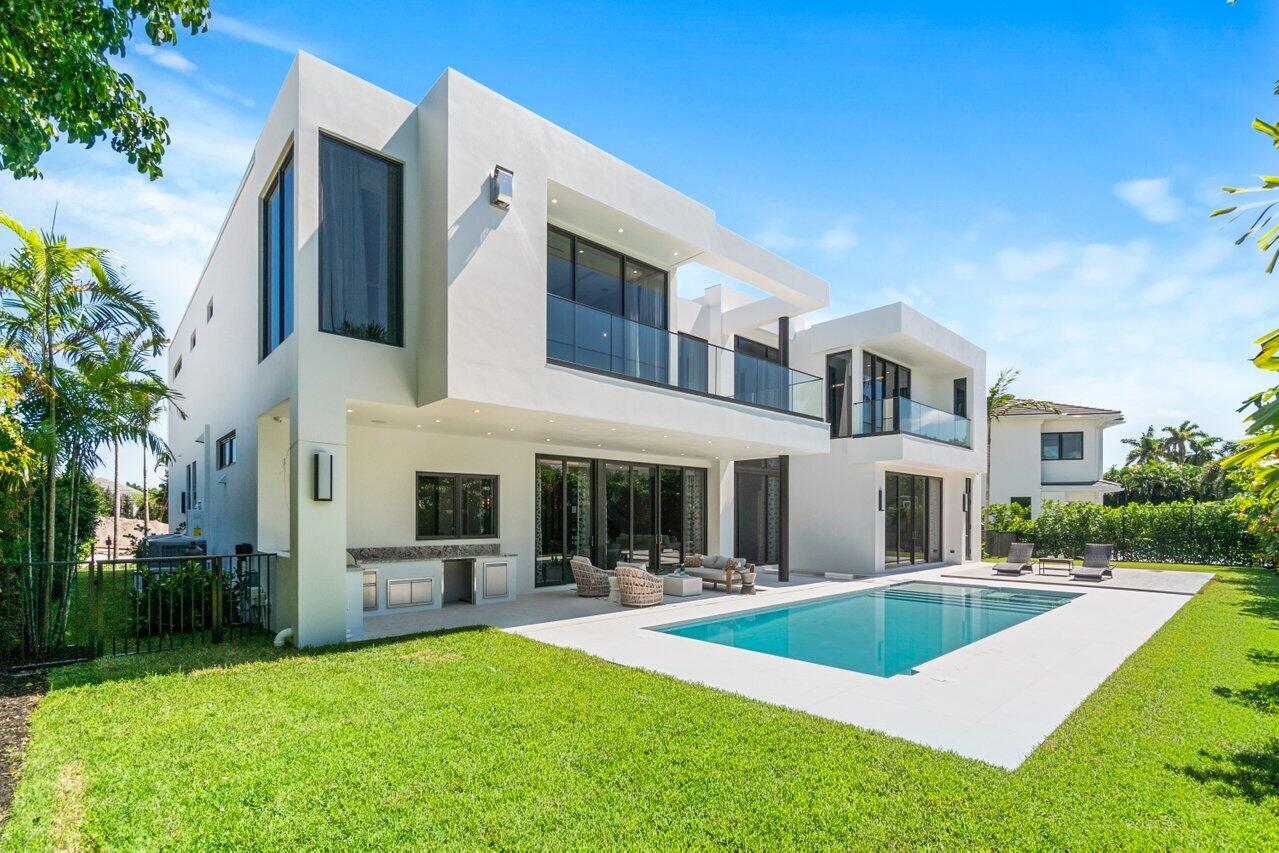 ROYAL PALM YACHT & COUNTRY CLUB - Residential