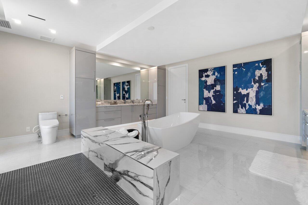 ROYAL PALM YACHT & COUNTRY CLUB - Residential