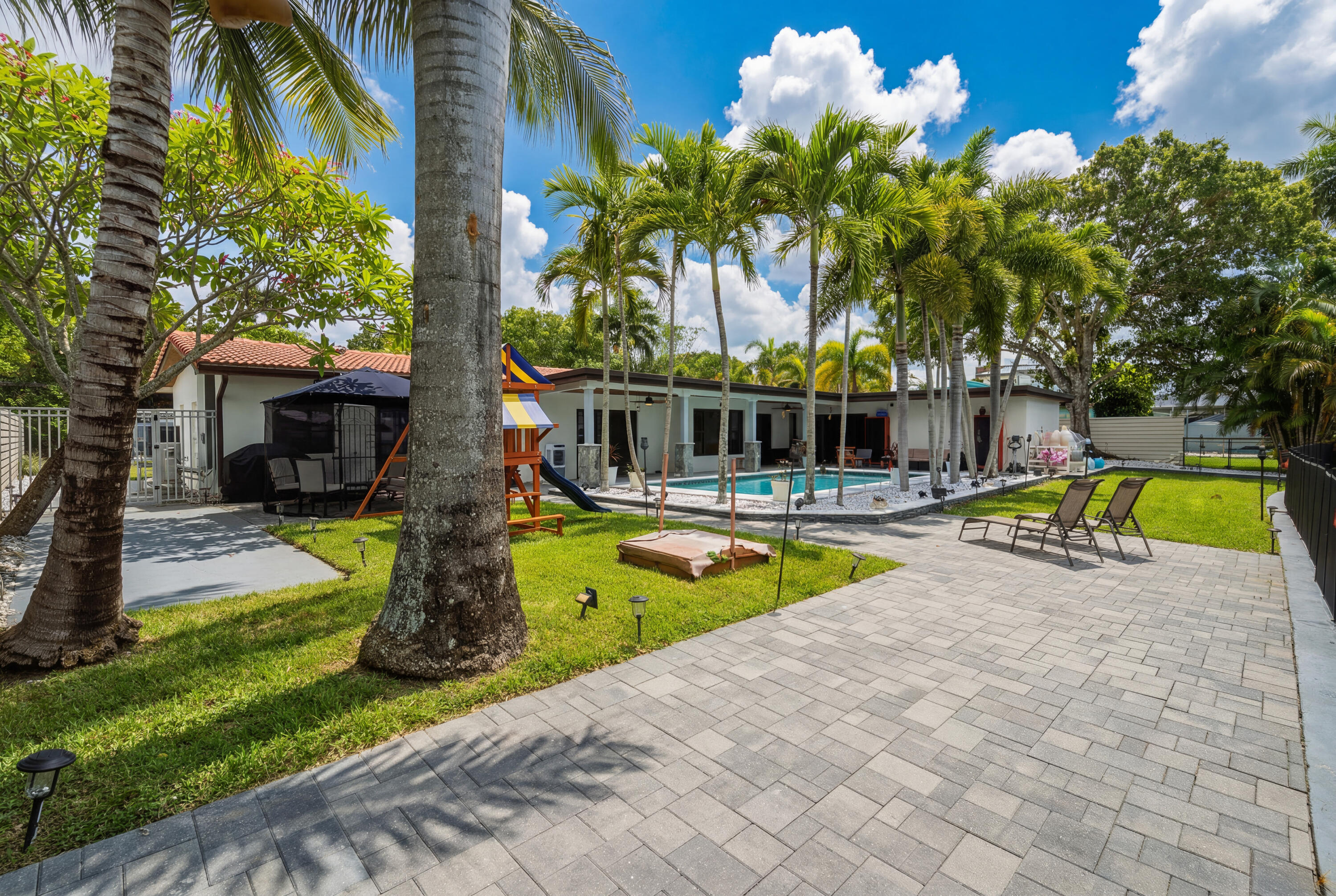 RIVERLAND MANORS - Residential