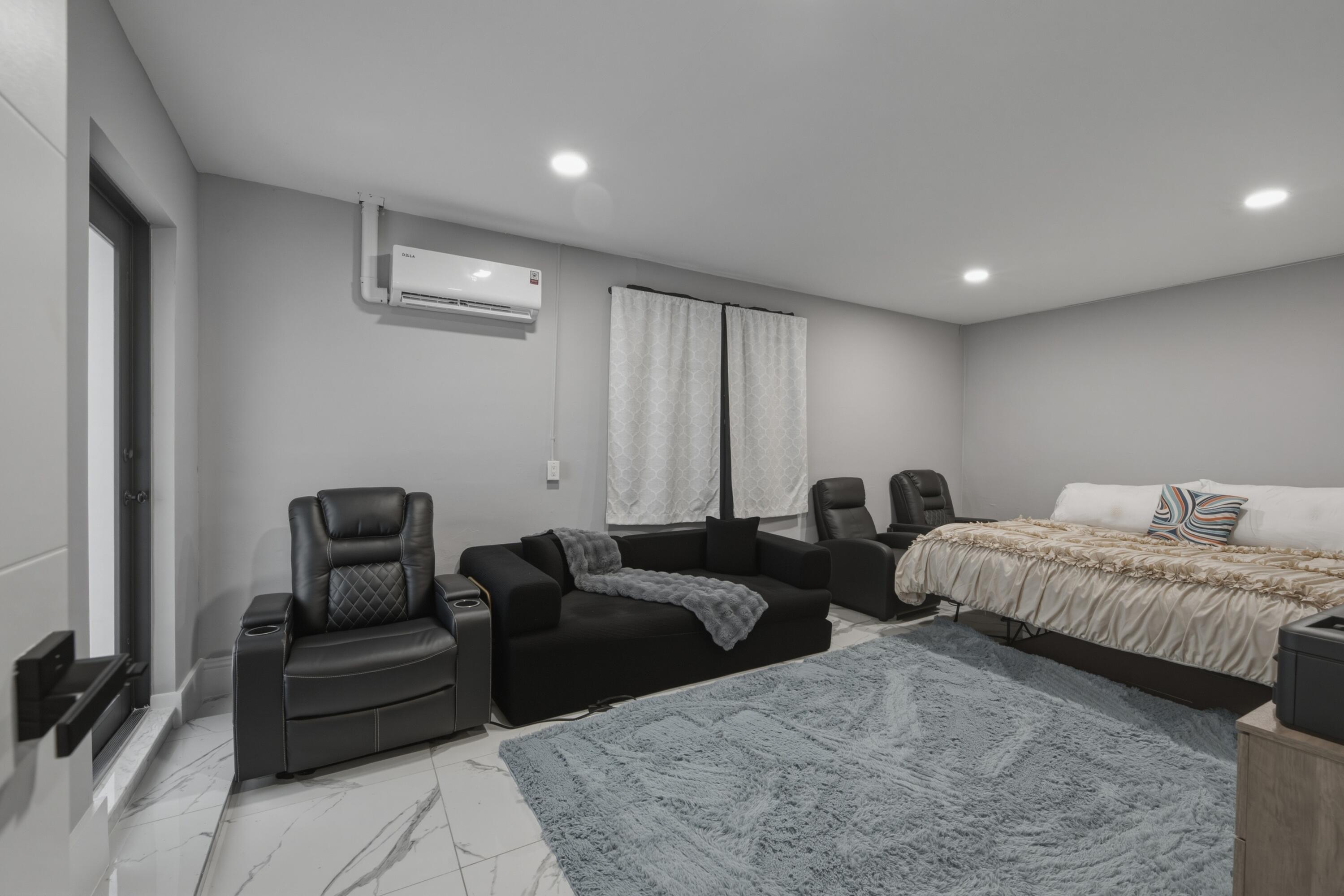 RIVERLAND MANORS - Residential