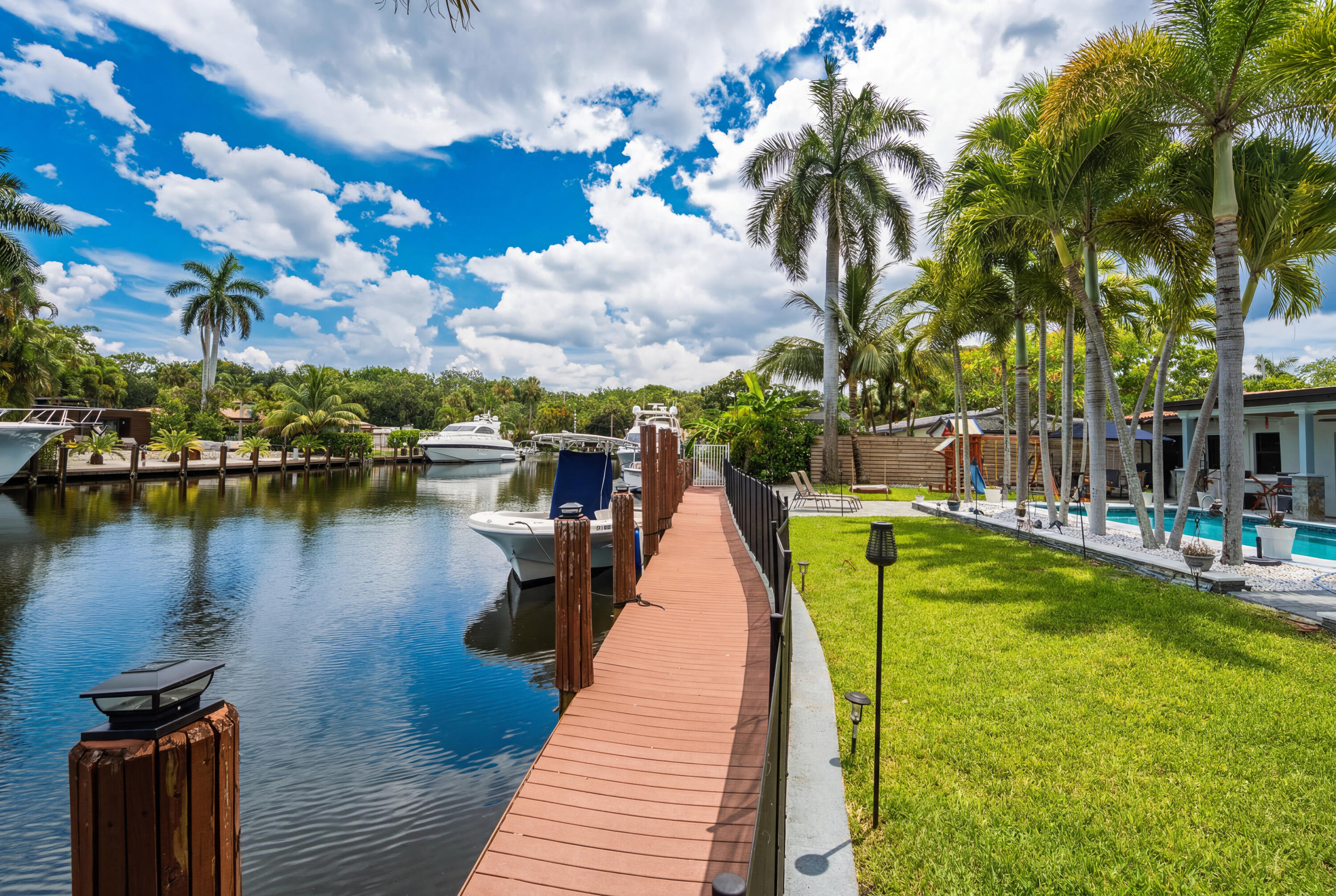 RIVERLAND MANORS - Residential