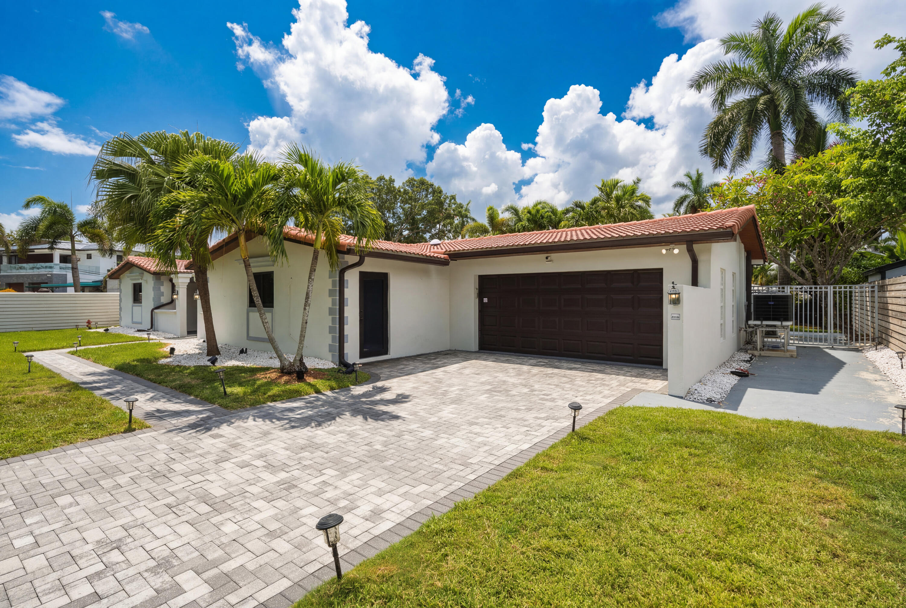RIVERLAND MANORS - Residential