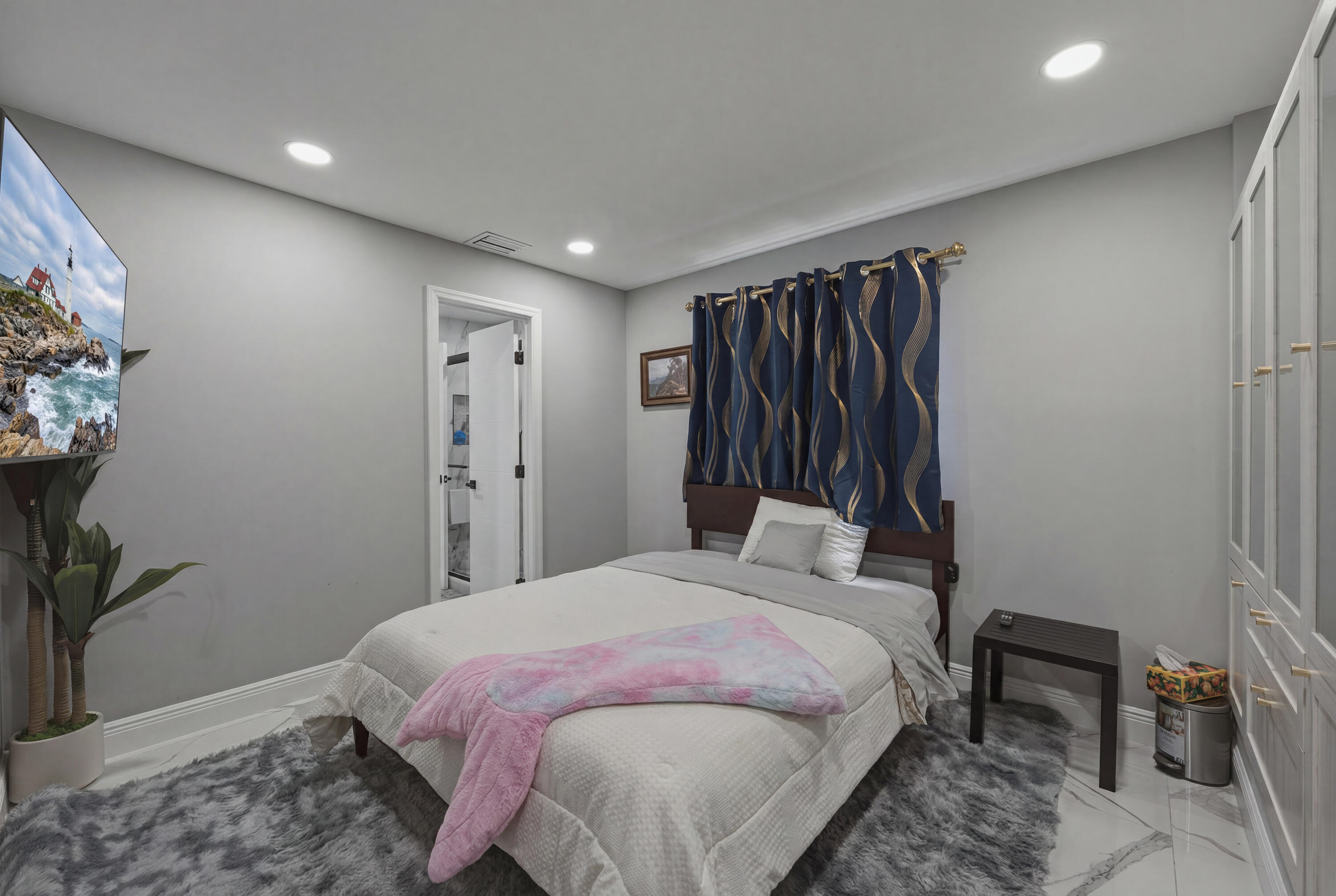 RIVERLAND MANORS - Residential