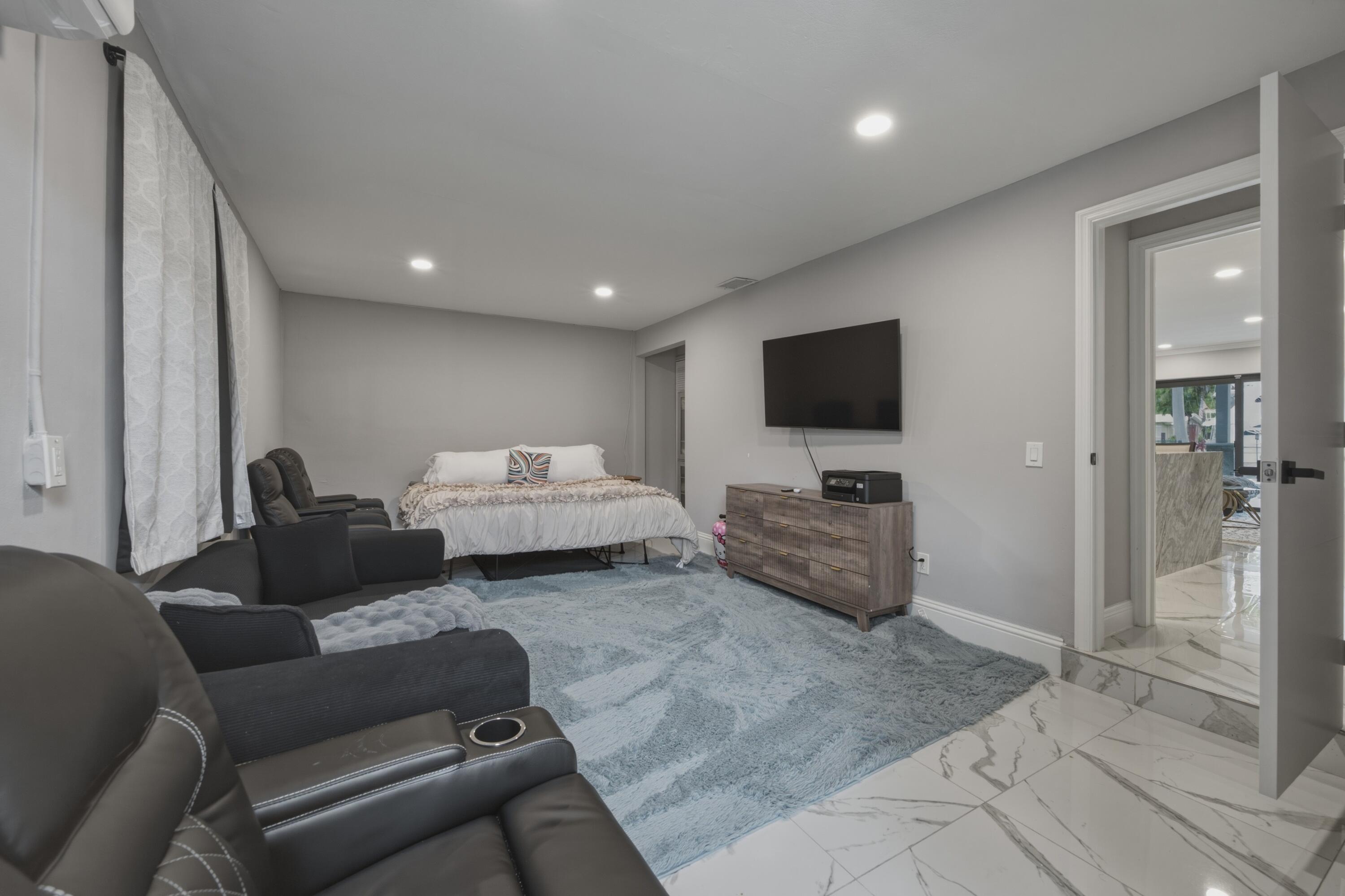 RIVERLAND MANORS - Residential