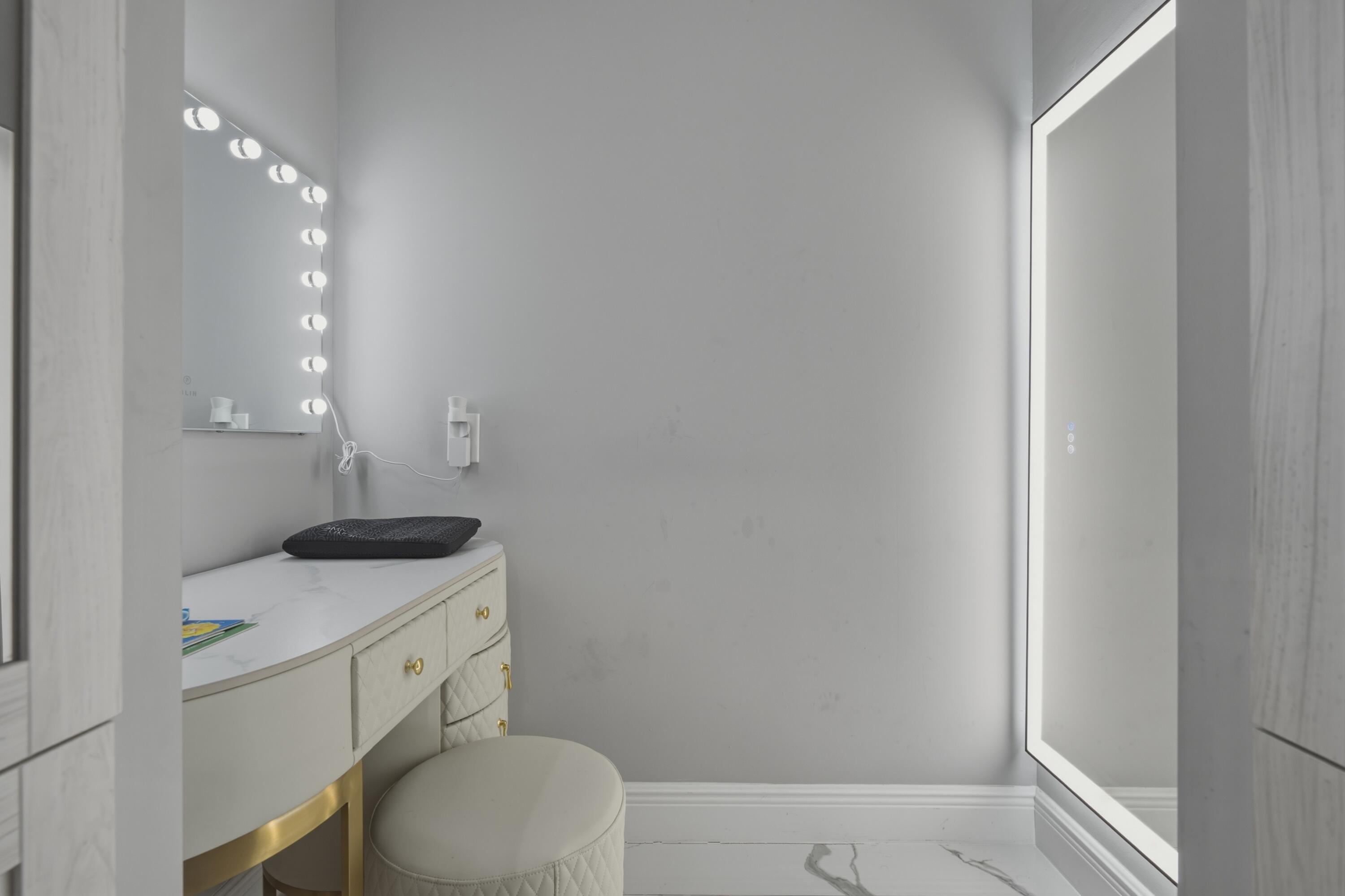 RIVERLAND MANORS - Residential