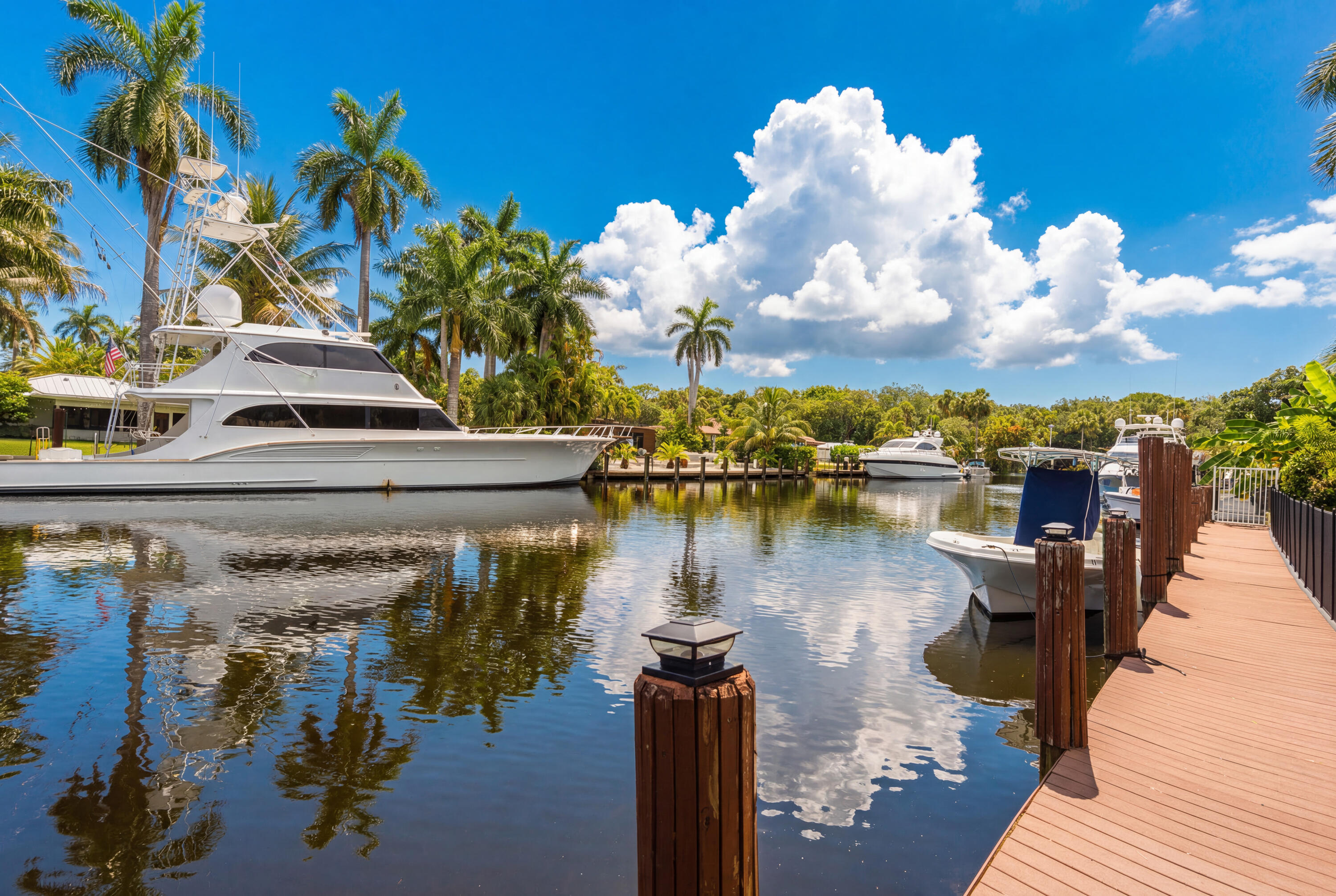 RIVERLAND MANORS - Residential
