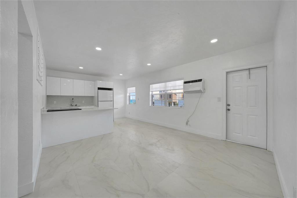 HOLLYWOOD CENTRAL BEACH - Residential Lease