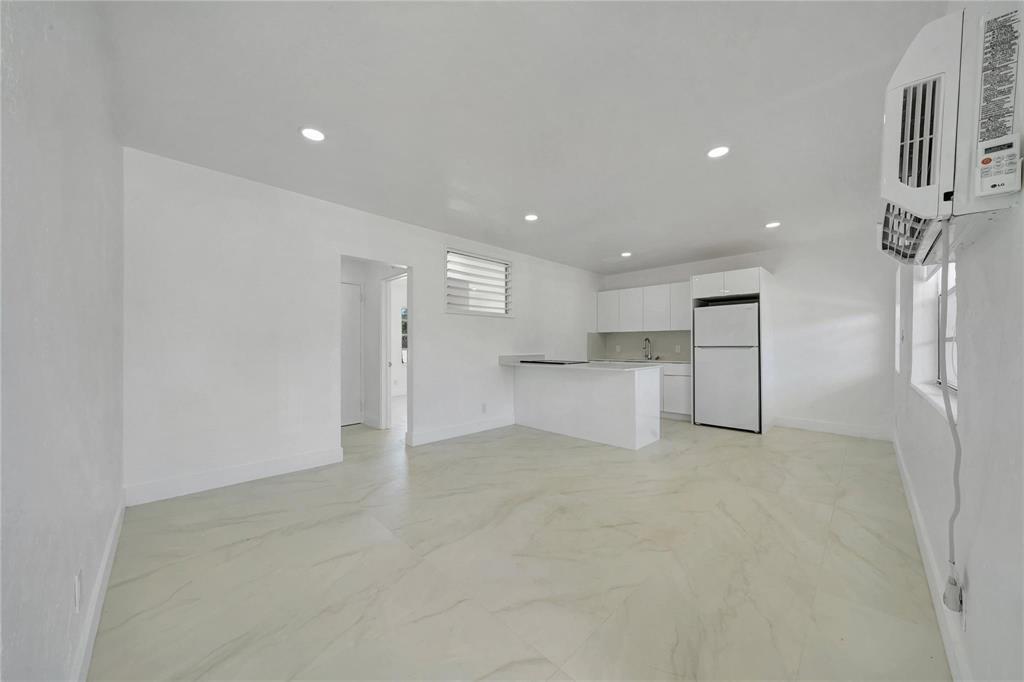 HOLLYWOOD CENTRAL BEACH - Residential Lease