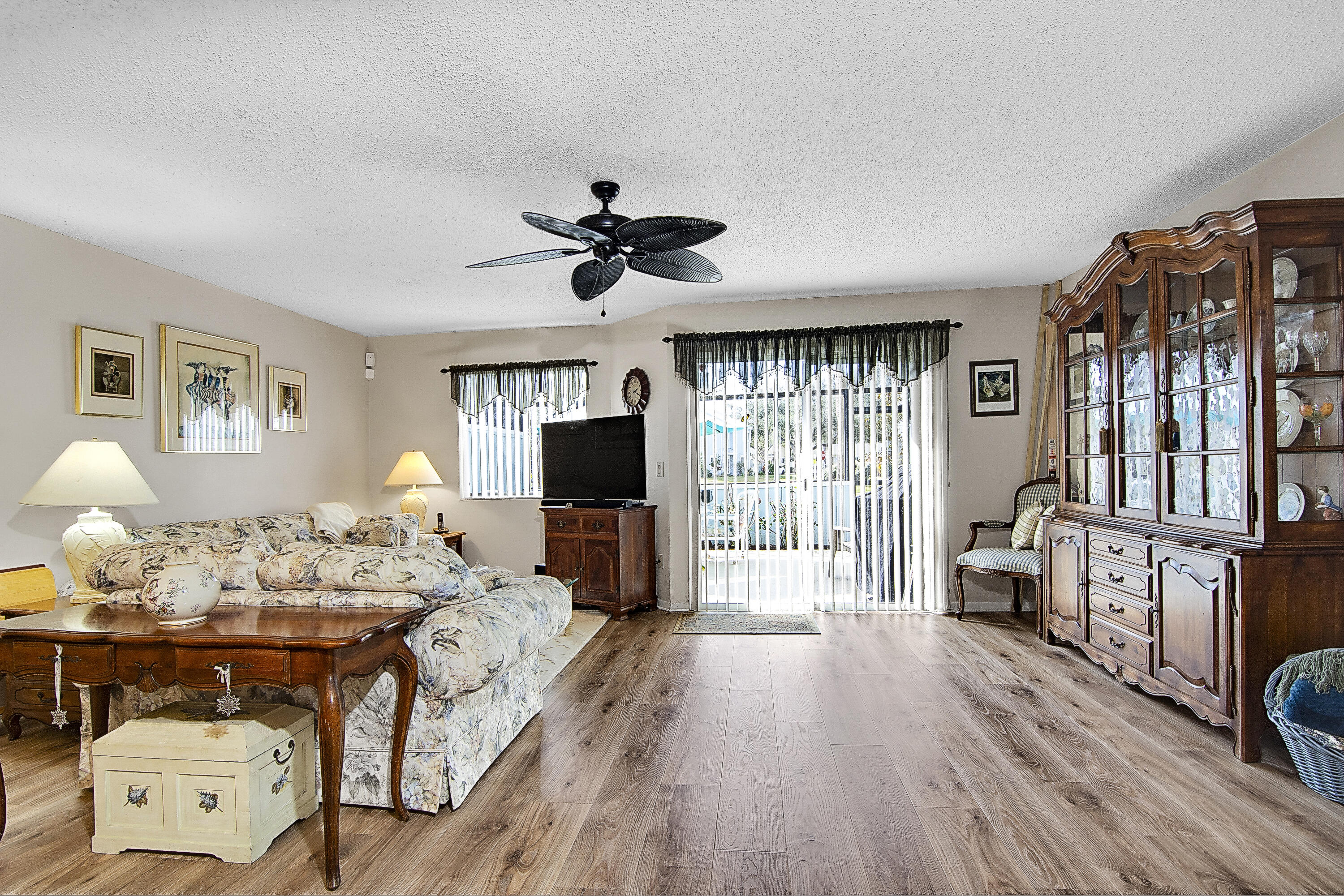 RIVERWALK 3 - Residential