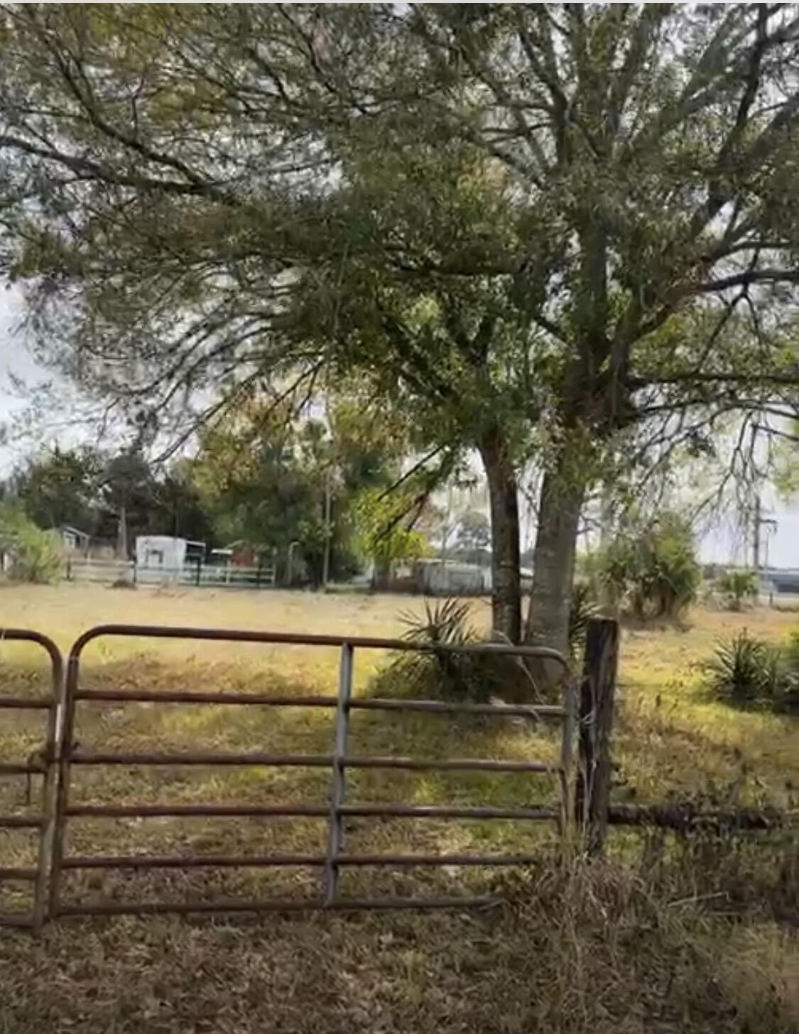 OKEECHOBEE GARDENS - Land