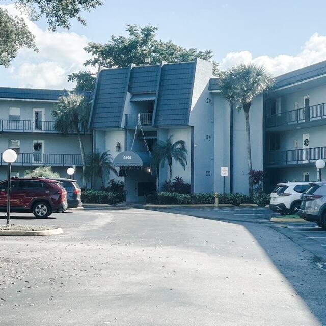 Cozy 1 Bedroom/1 bathroom apartment featuring spacious layout extending to a private balcony. Nice kitchen and ceramic tile throughout the unit. Move-in Ready with the option to purchase with partial, full or unfurnished. Spacious master bedroom with en-suite bath, dressing area, and ample storage. The building offers elevators and laundry rooms on the same floor. HOA include water, sewer, trash, internet and cable. Parking assigned and guest. Very well located near shops, restaurants, shopping plazas, stores, and movie theaters, with easy access to the Sawgrass Expressway and other major roads.