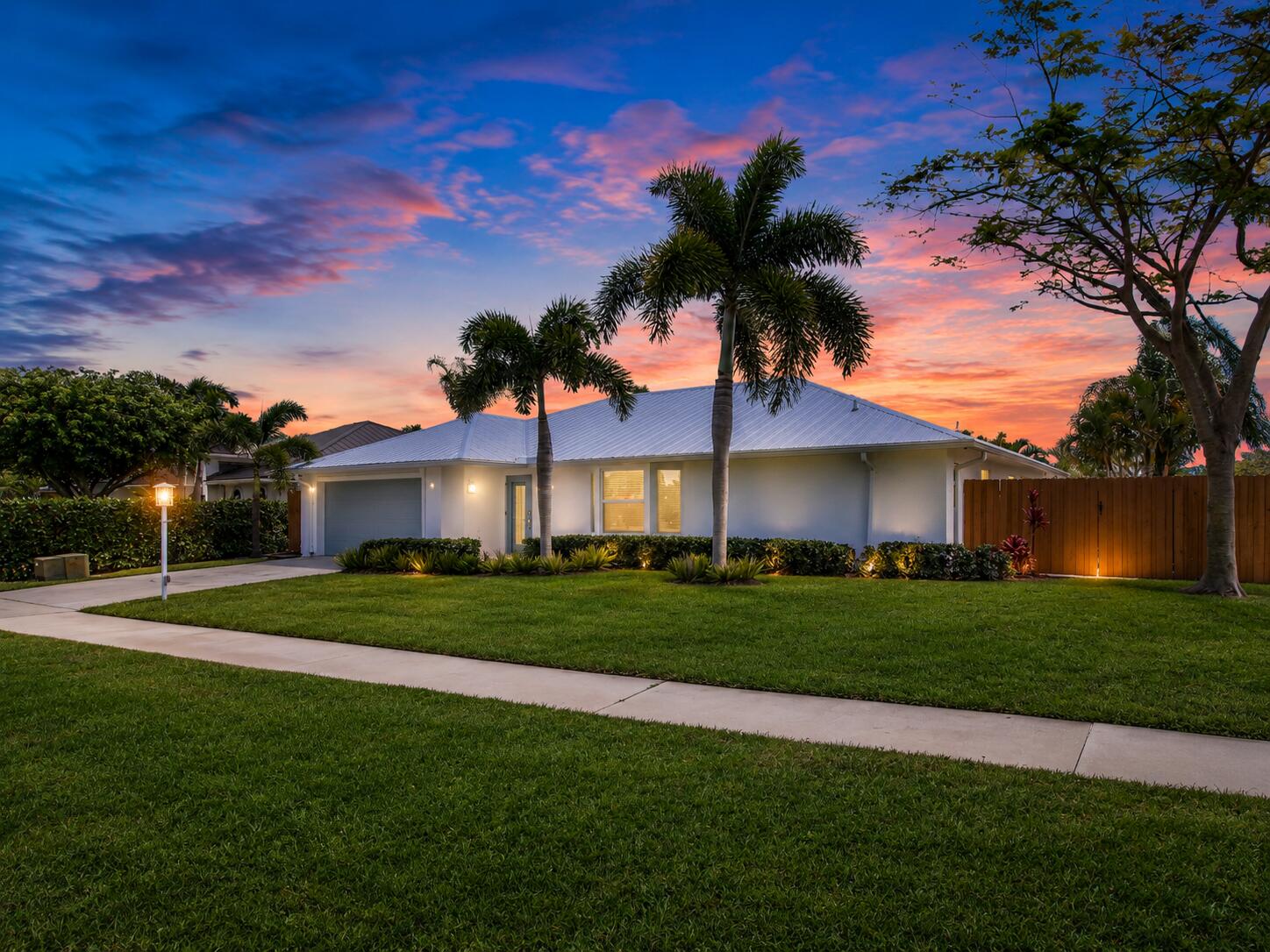 TEQUESTA PINES - Residential