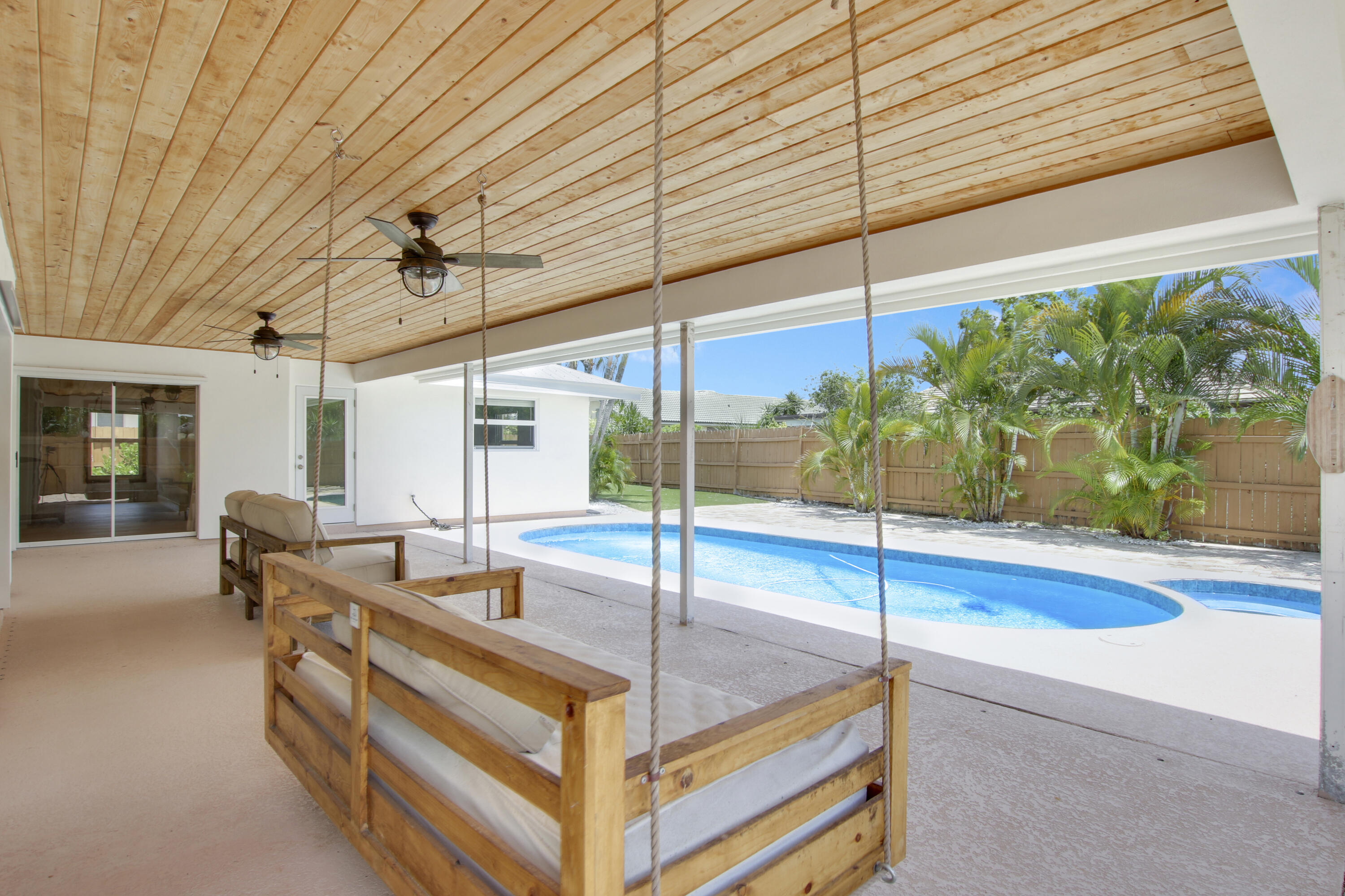 TEQUESTA PINES - Residential