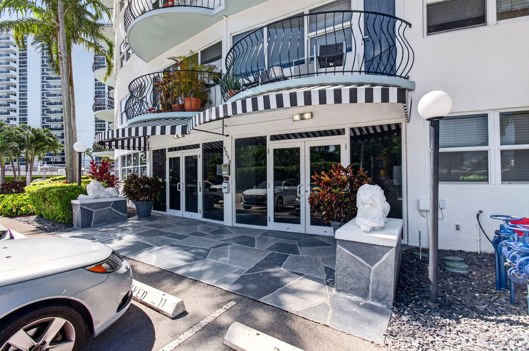 LE CERCLE BY THE BEACH CONDO - Residential
