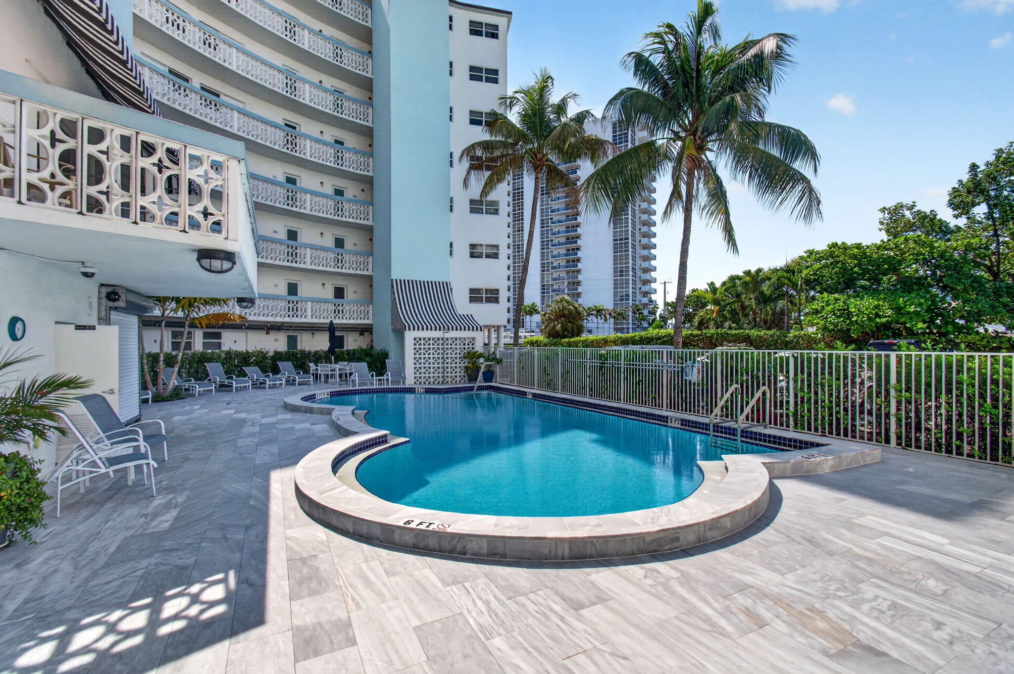 LE CERCLE BY THE BEACH CONDO - Residential