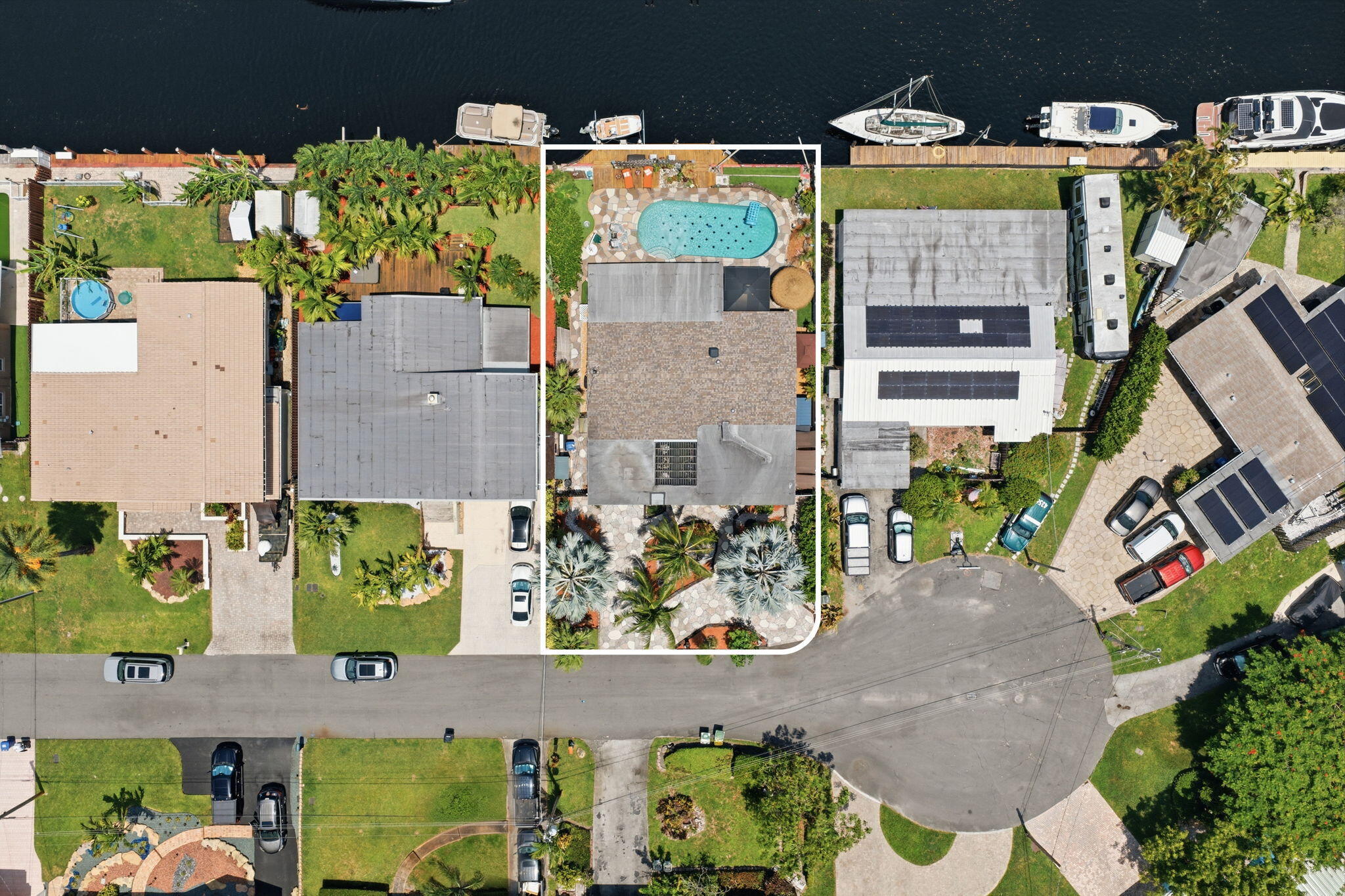 LAUDERDALE ISLES NO 2-BLK 8 - Residential