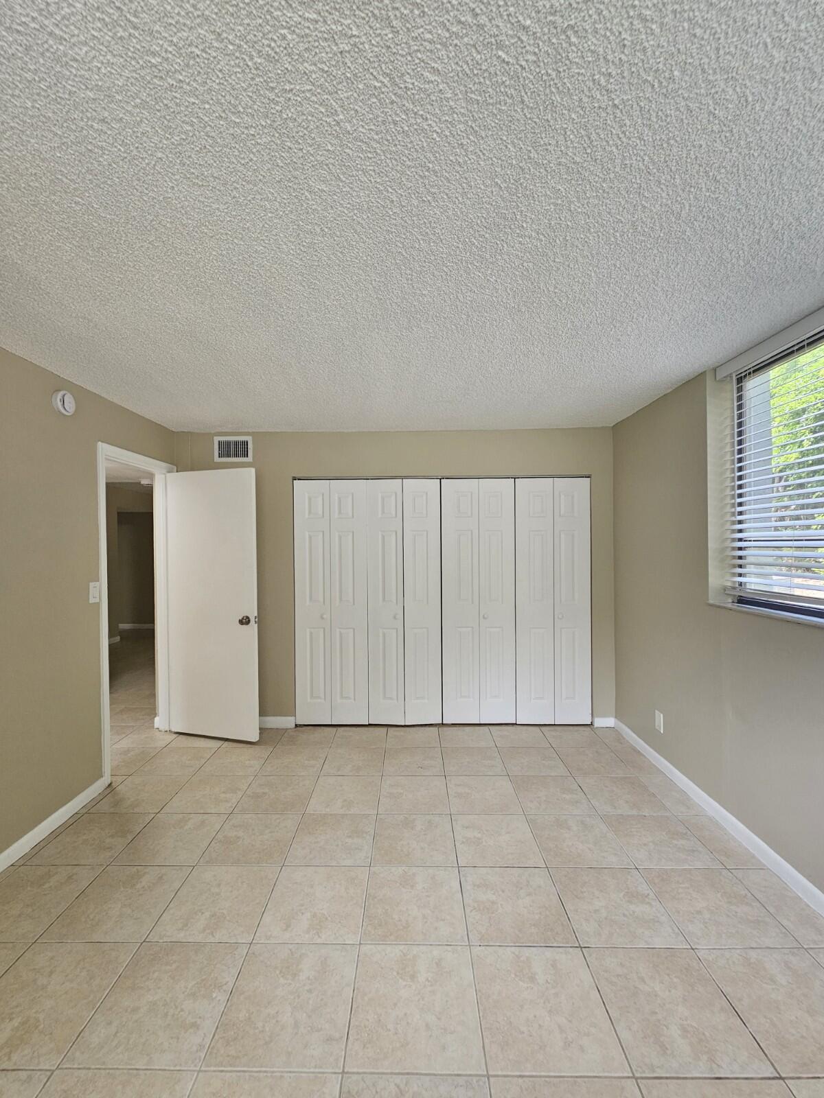 PRESIDENTIAL GOLFVIEW CONDO - Residential Lease
