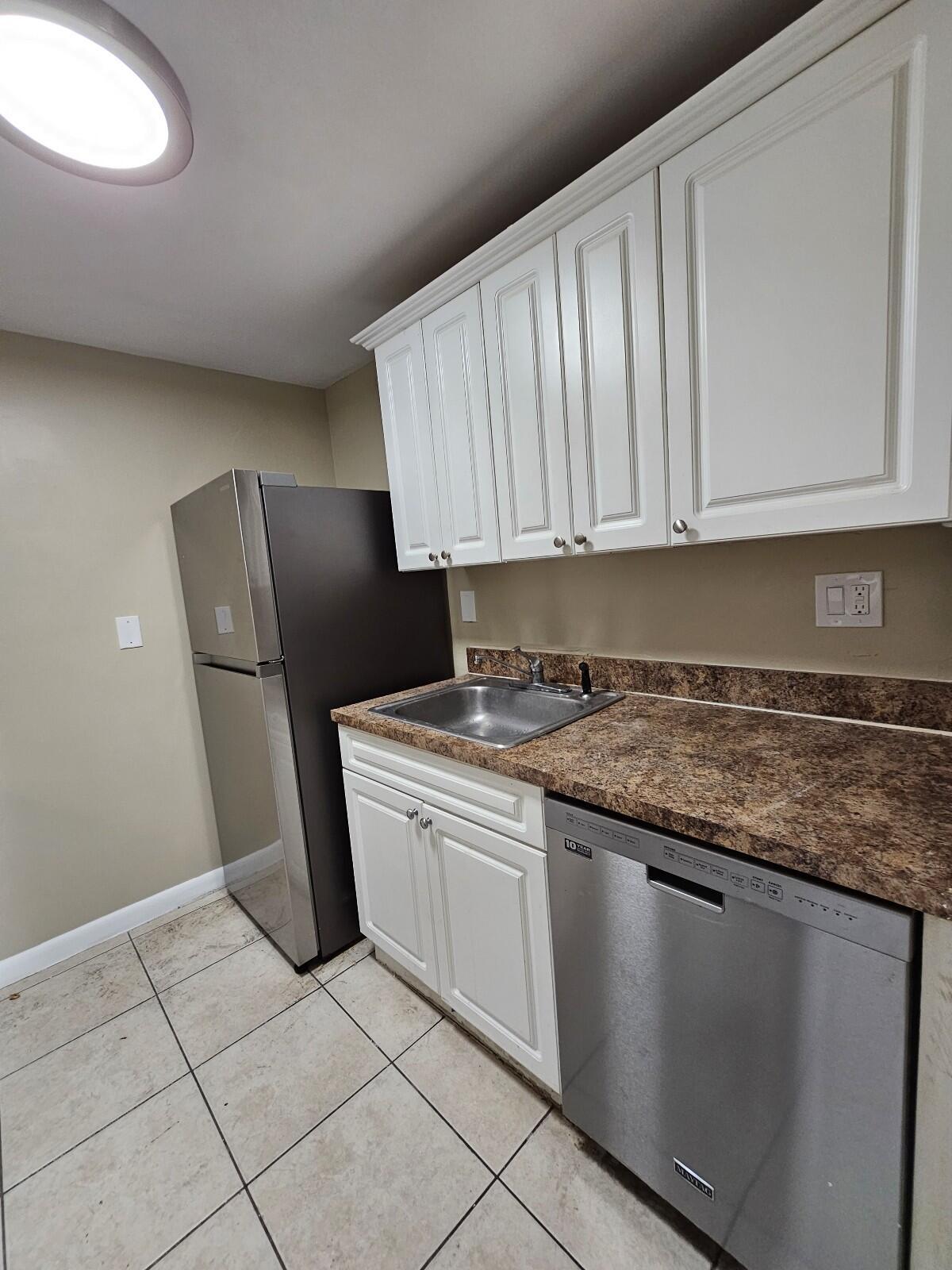 PRESIDENTIAL GOLFVIEW CONDO - Residential Lease