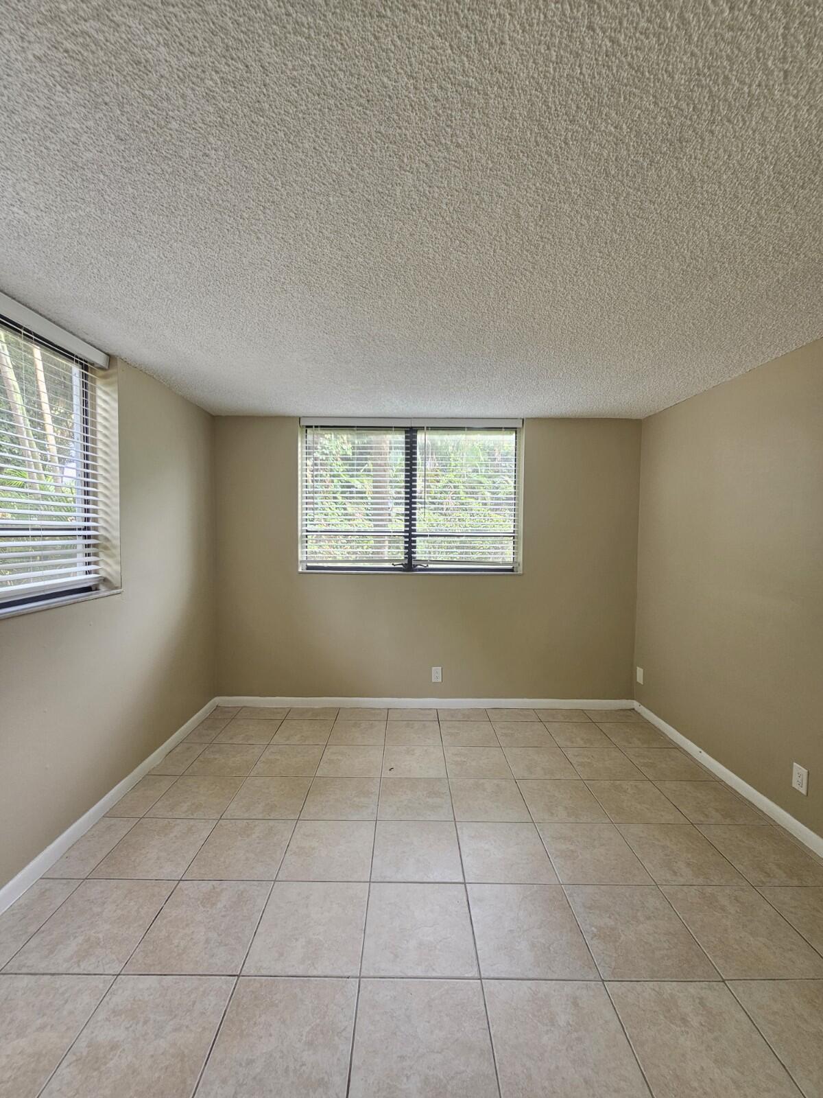 PRESIDENTIAL GOLFVIEW CONDO - Residential Lease