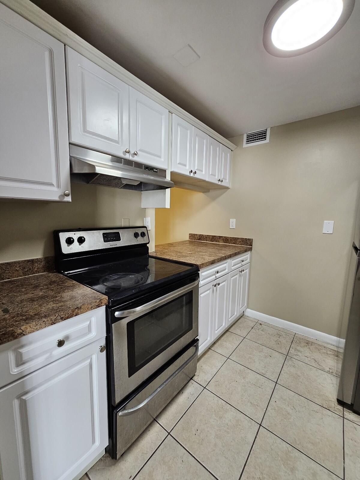 PRESIDENTIAL GOLFVIEW CONDO - Residential Lease