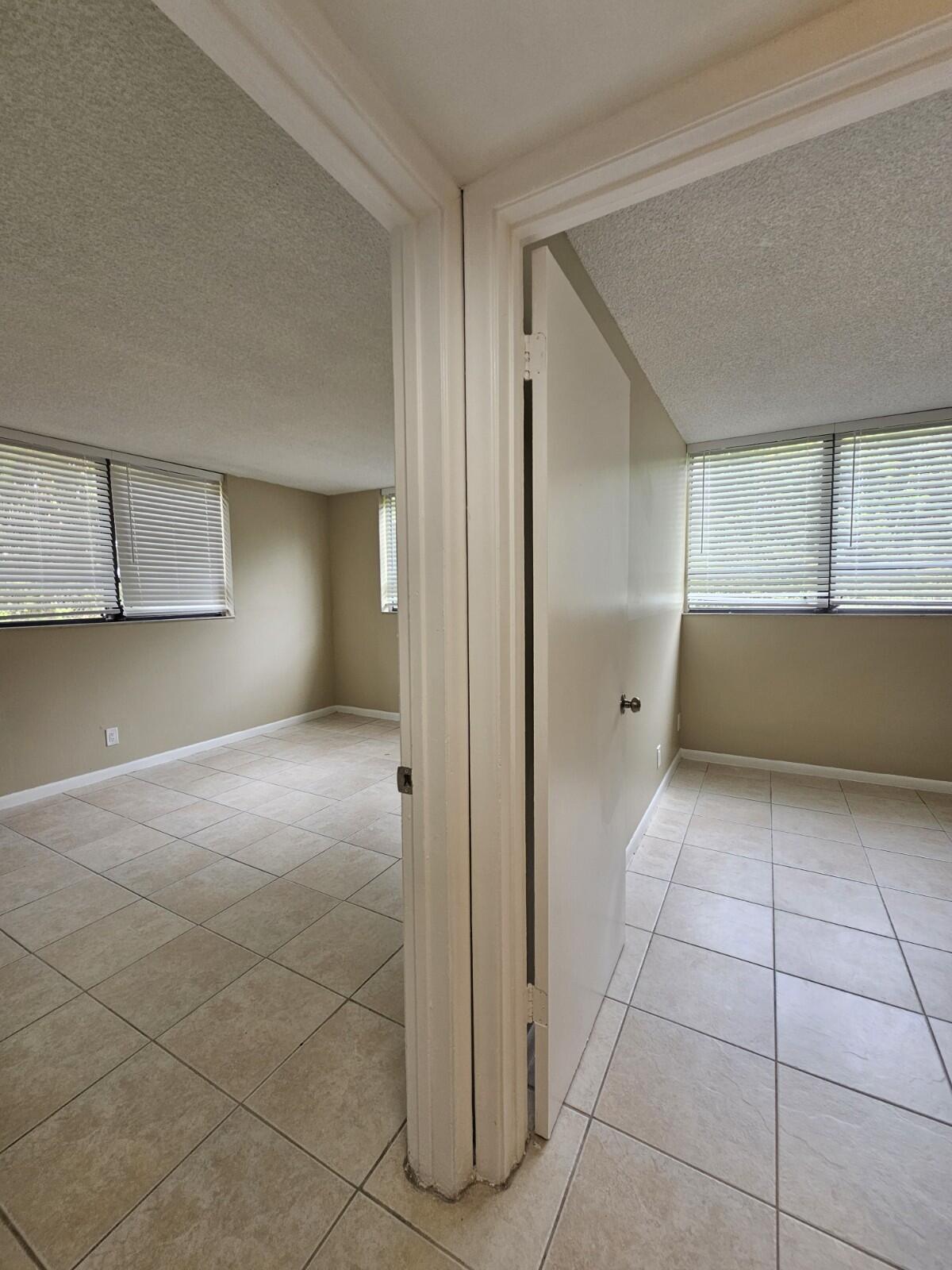 PRESIDENTIAL GOLFVIEW CONDO - Residential Lease