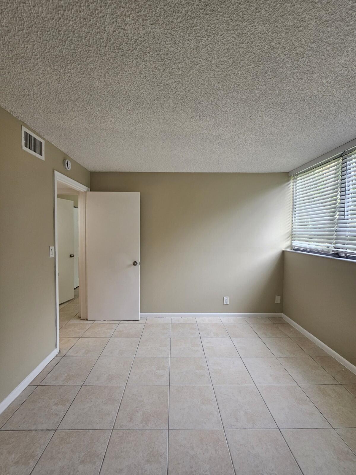 PRESIDENTIAL GOLFVIEW CONDO - Residential Lease