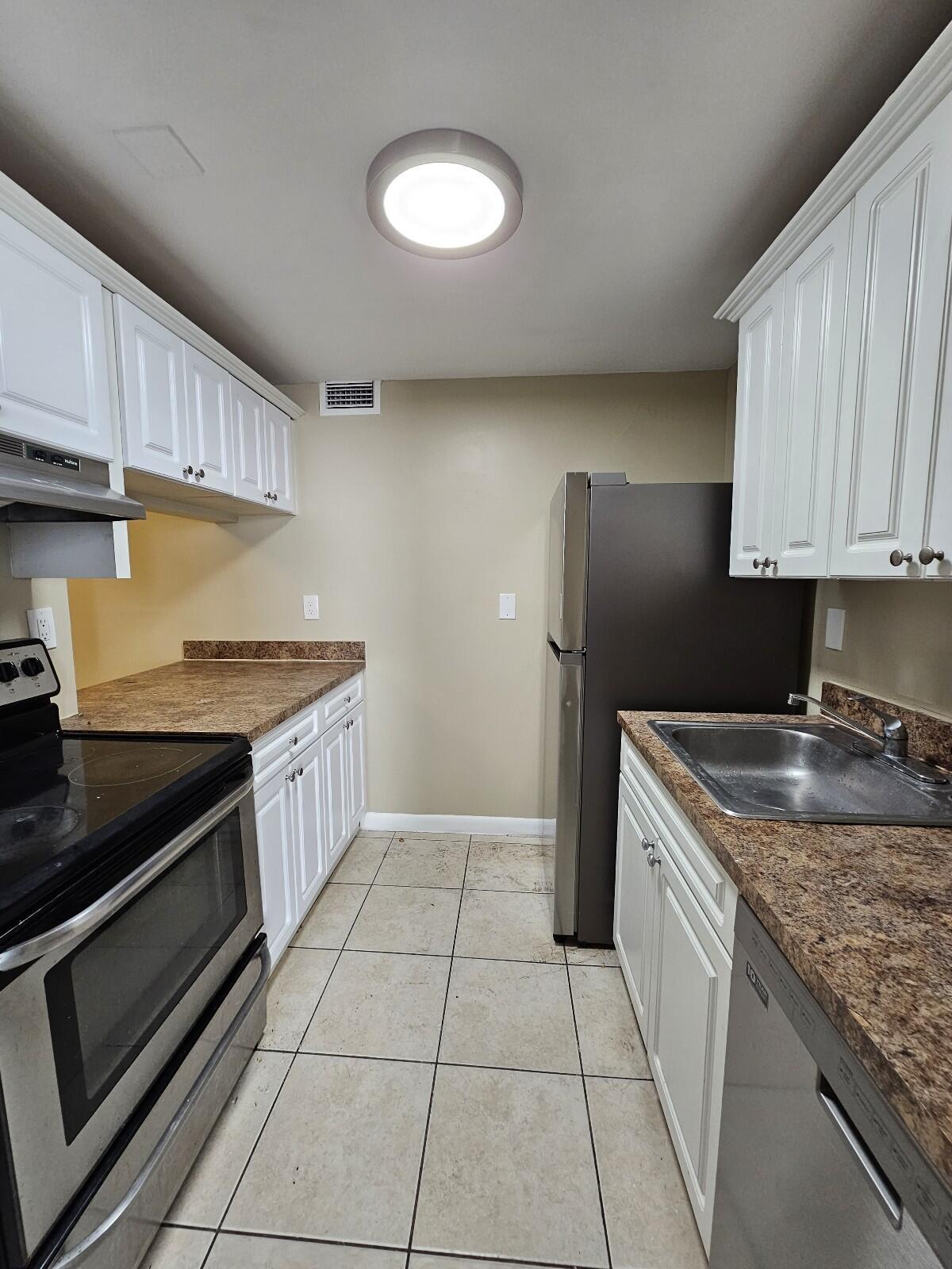 PRESIDENTIAL GOLFVIEW CONDO - Residential Lease