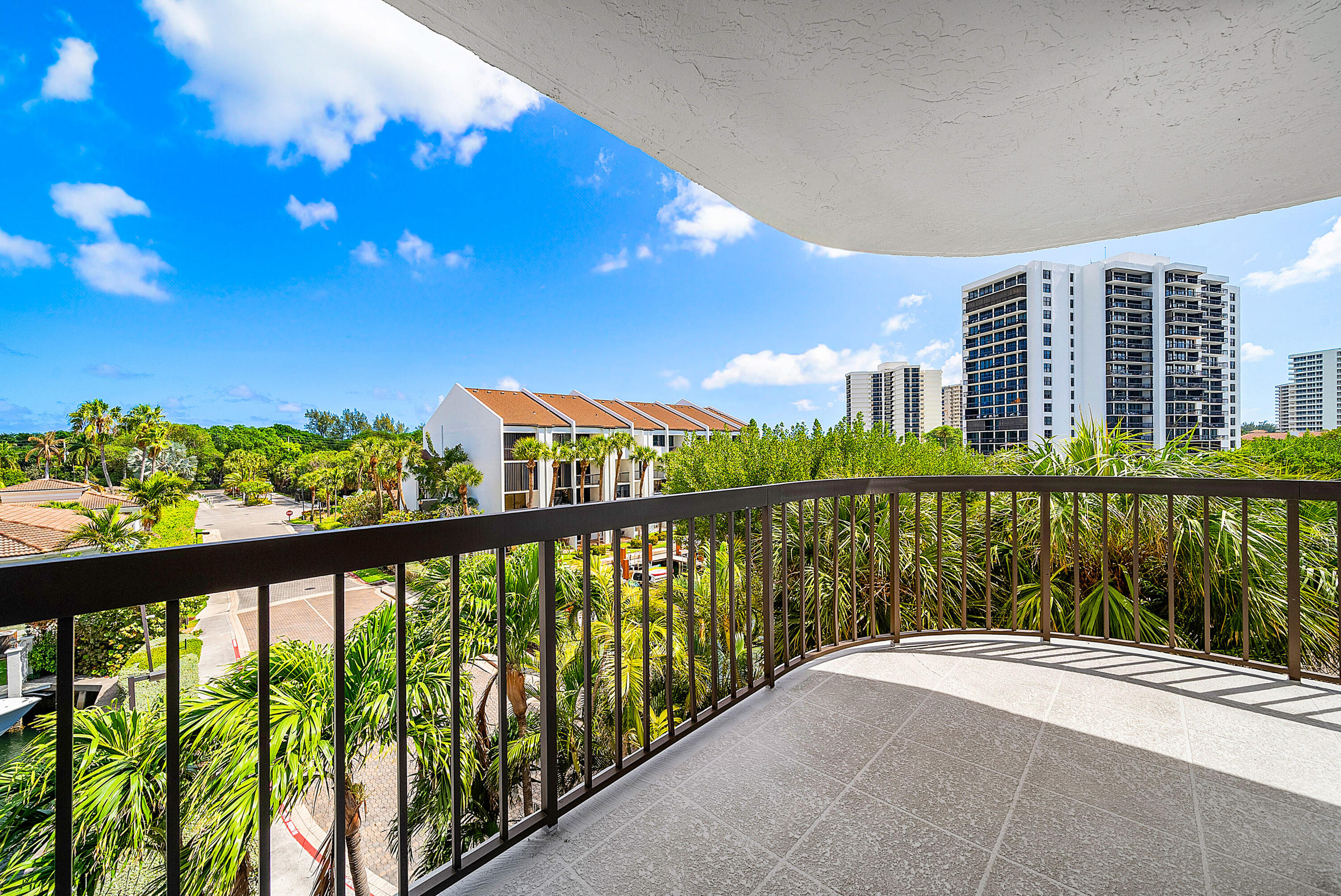 BRAEMAR ISLE - Residential
