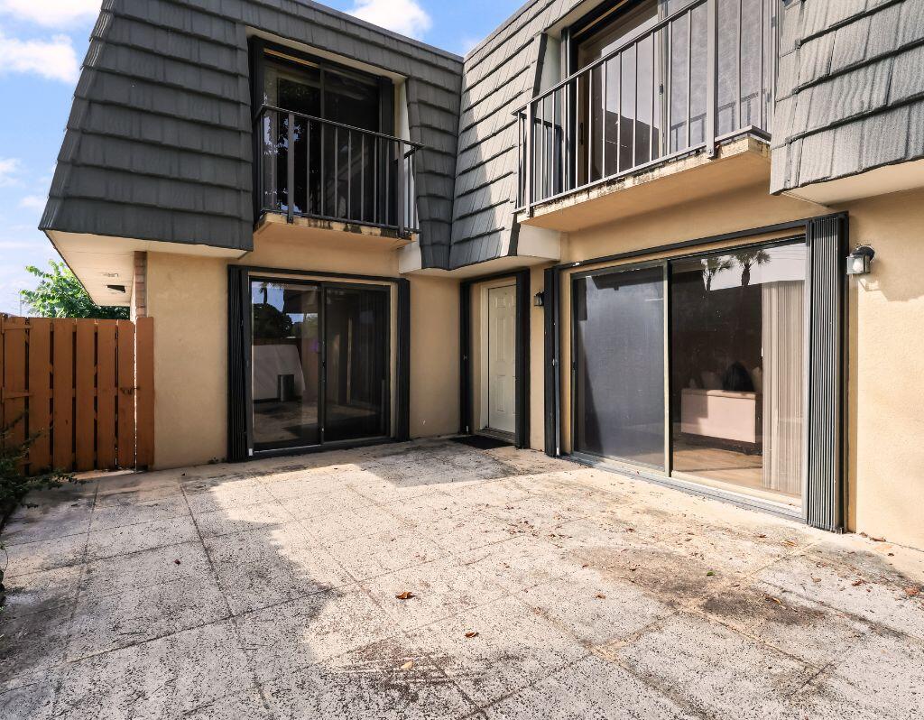 VILLAGE OF SANDALWOOD LAKES 1 - Residential
